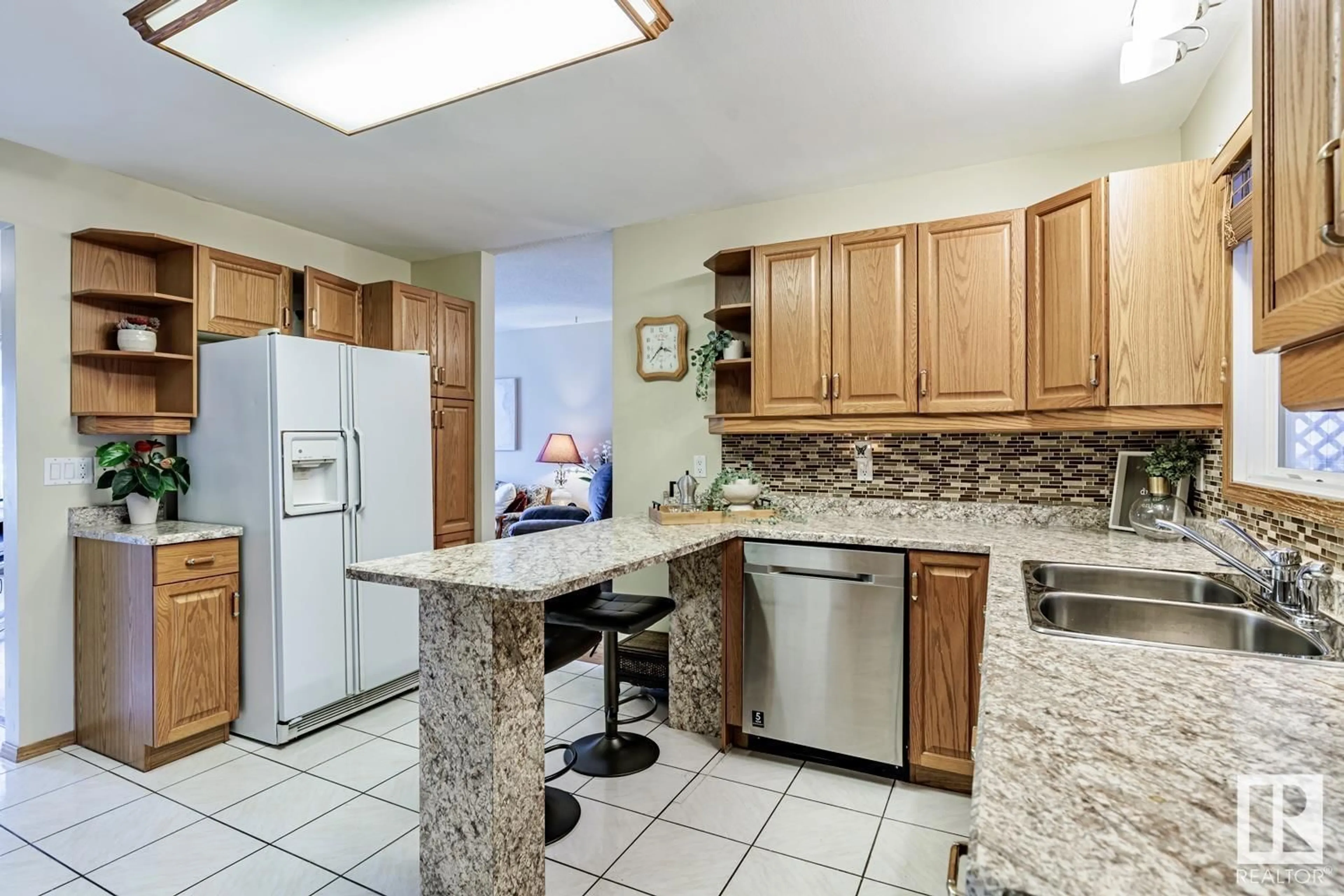 Standard kitchen, ceramic/tile floor for 6723 40 AV NW, Edmonton Alberta T6K1R9
