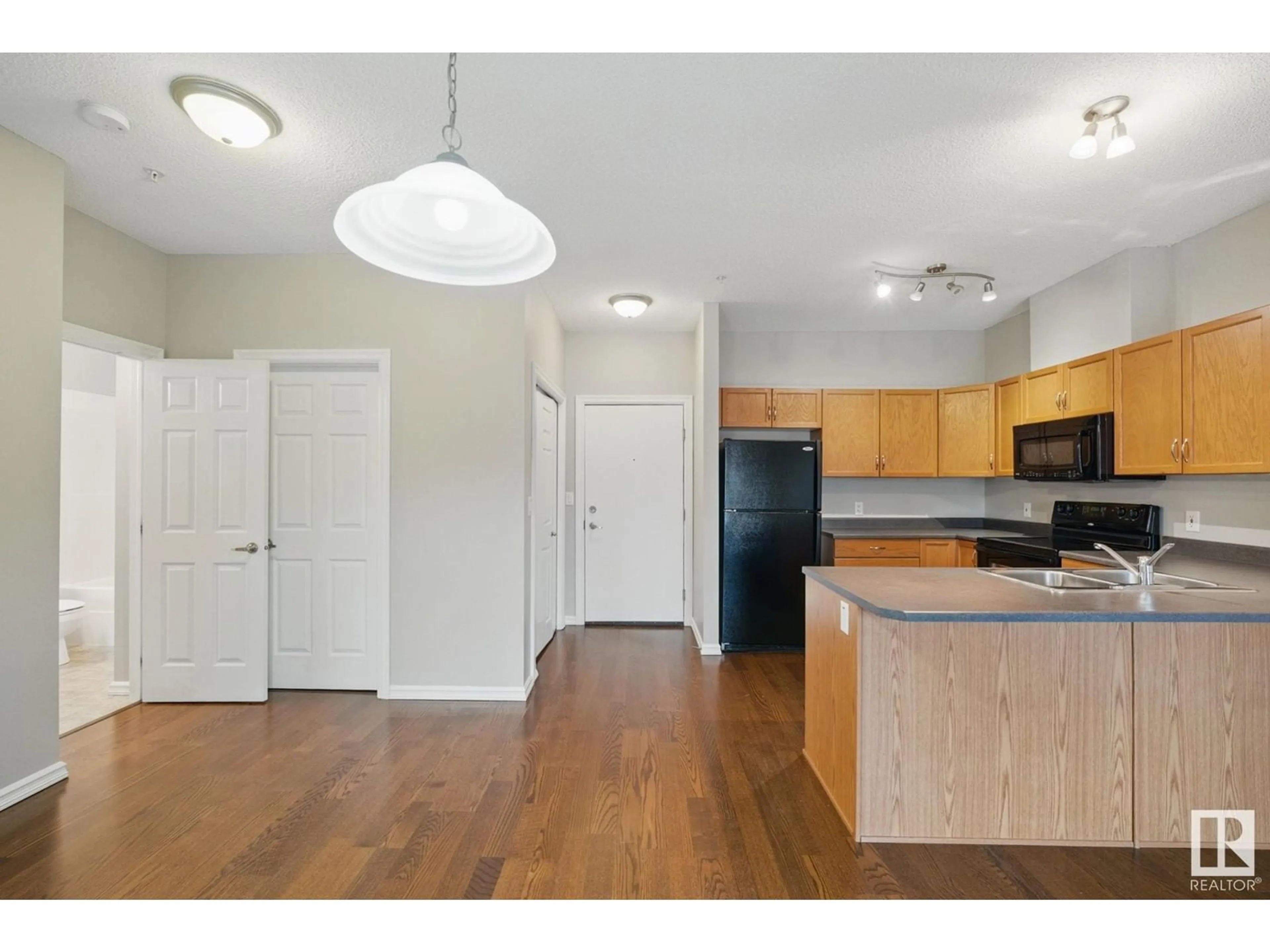 Standard kitchen, unknown for 403 - 263 MACEWAN RD, Edmonton Alberta T6W0C4