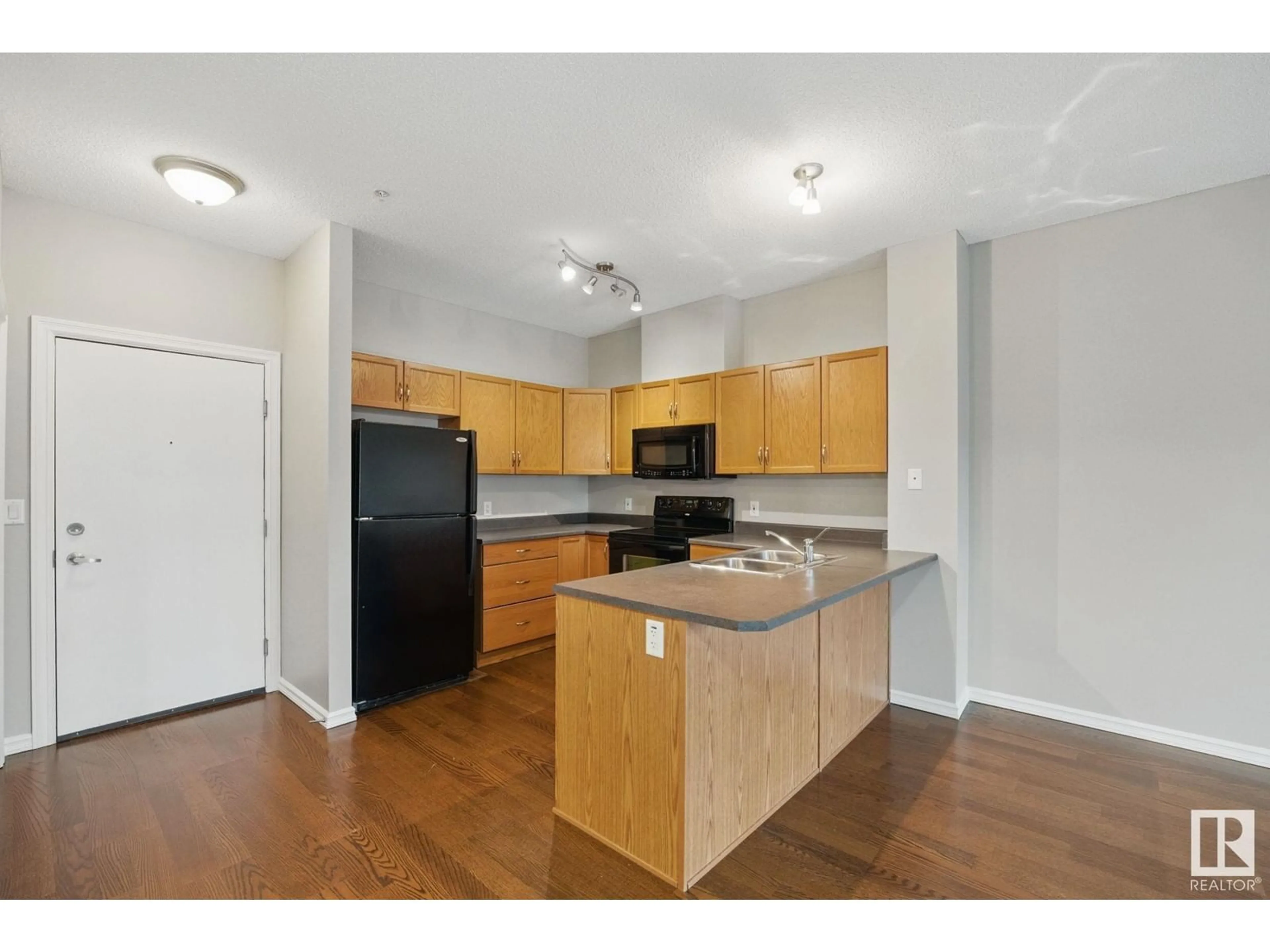 Standard kitchen, unknown for 403 - 263 MACEWAN RD, Edmonton Alberta T6W0C4