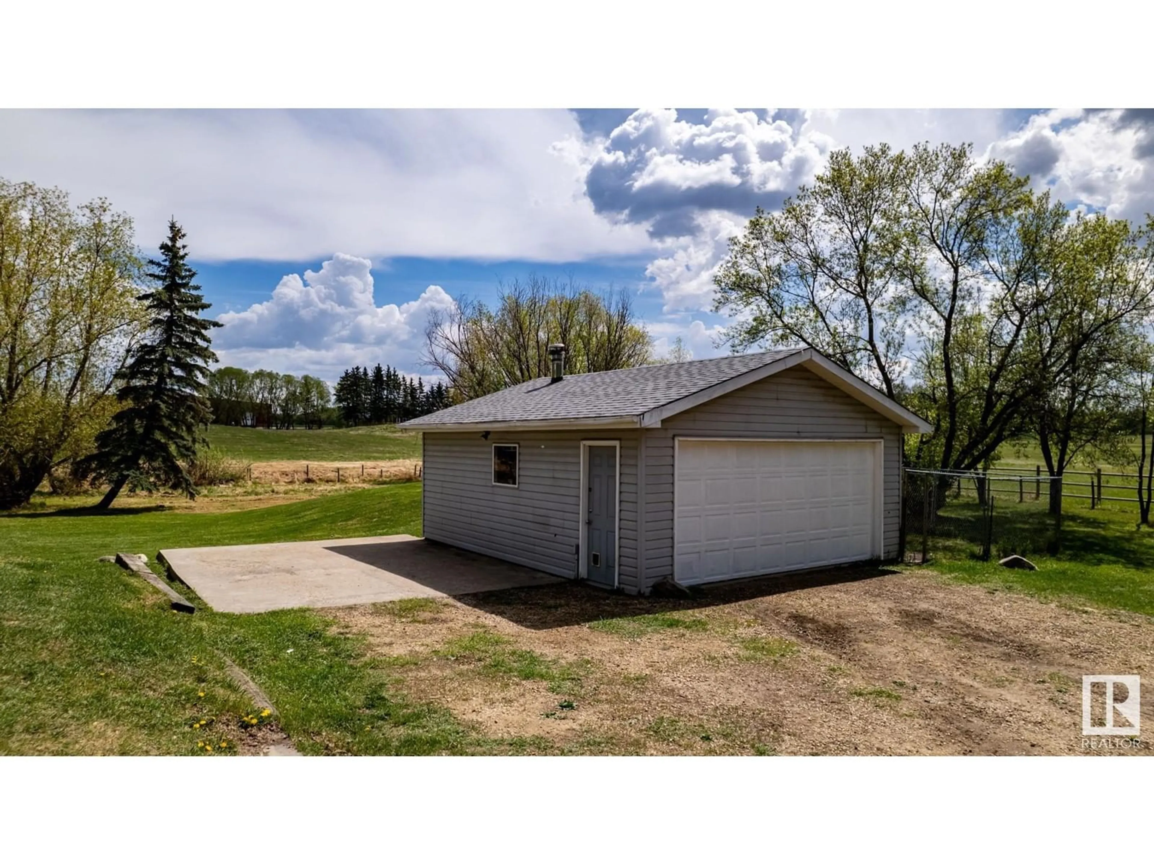Shed for 51139 RGE ROAD 231, Rural Strathcona County Alberta T8B1K5