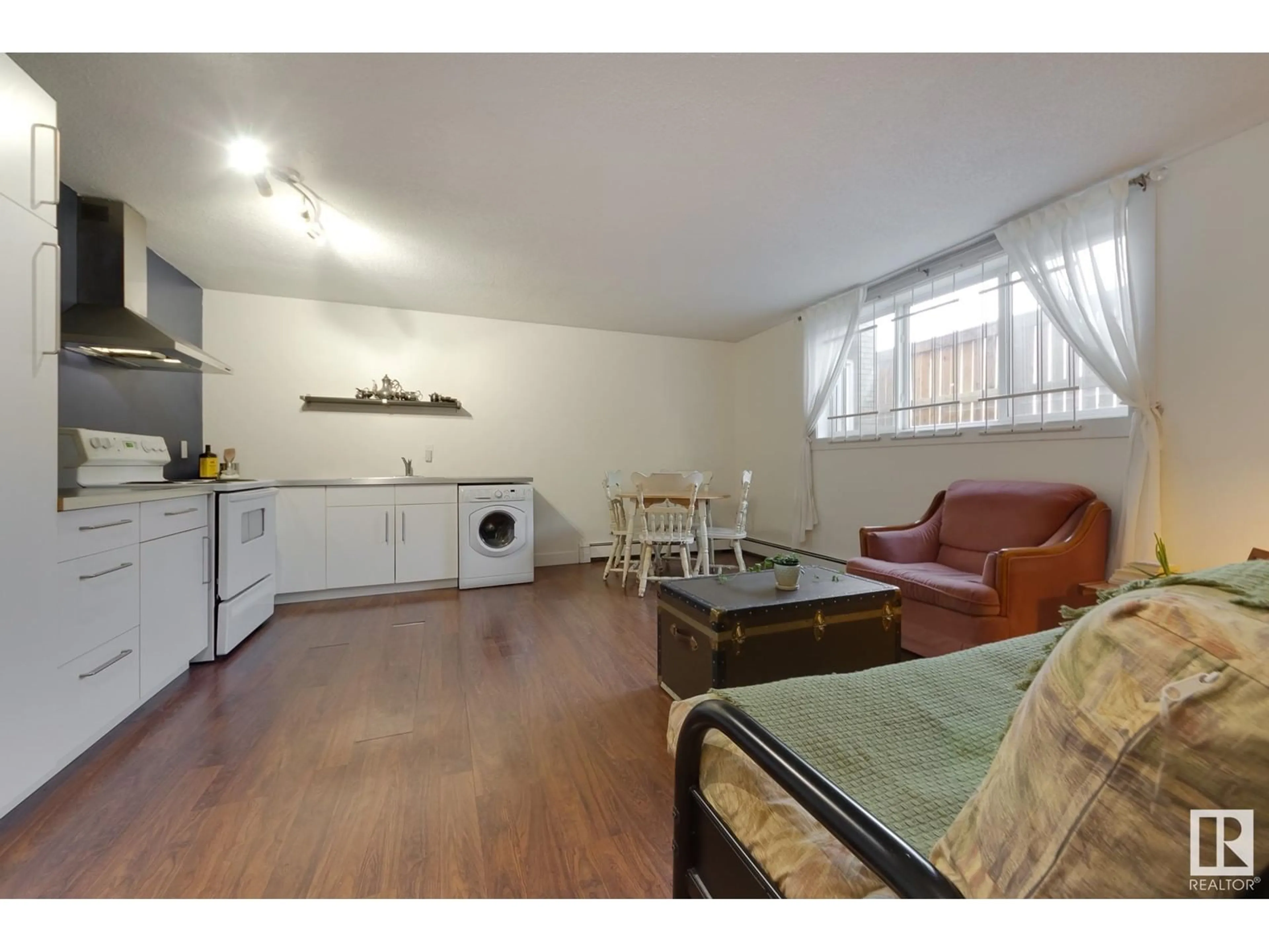A pic of a room for 5 - 10015 83 AV, Edmonton Alberta T6E2C3