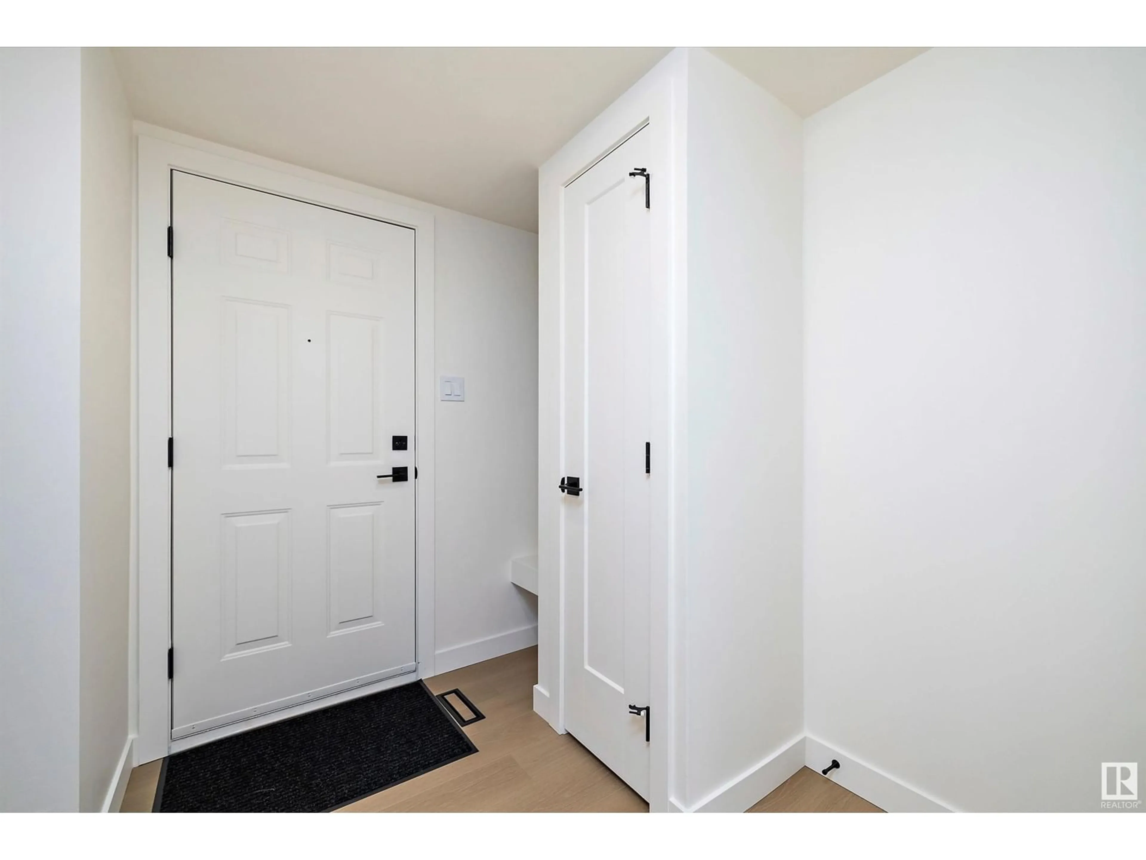 Indoor entryway for 187 HARRISON DR, Edmonton Alberta T5A2X5