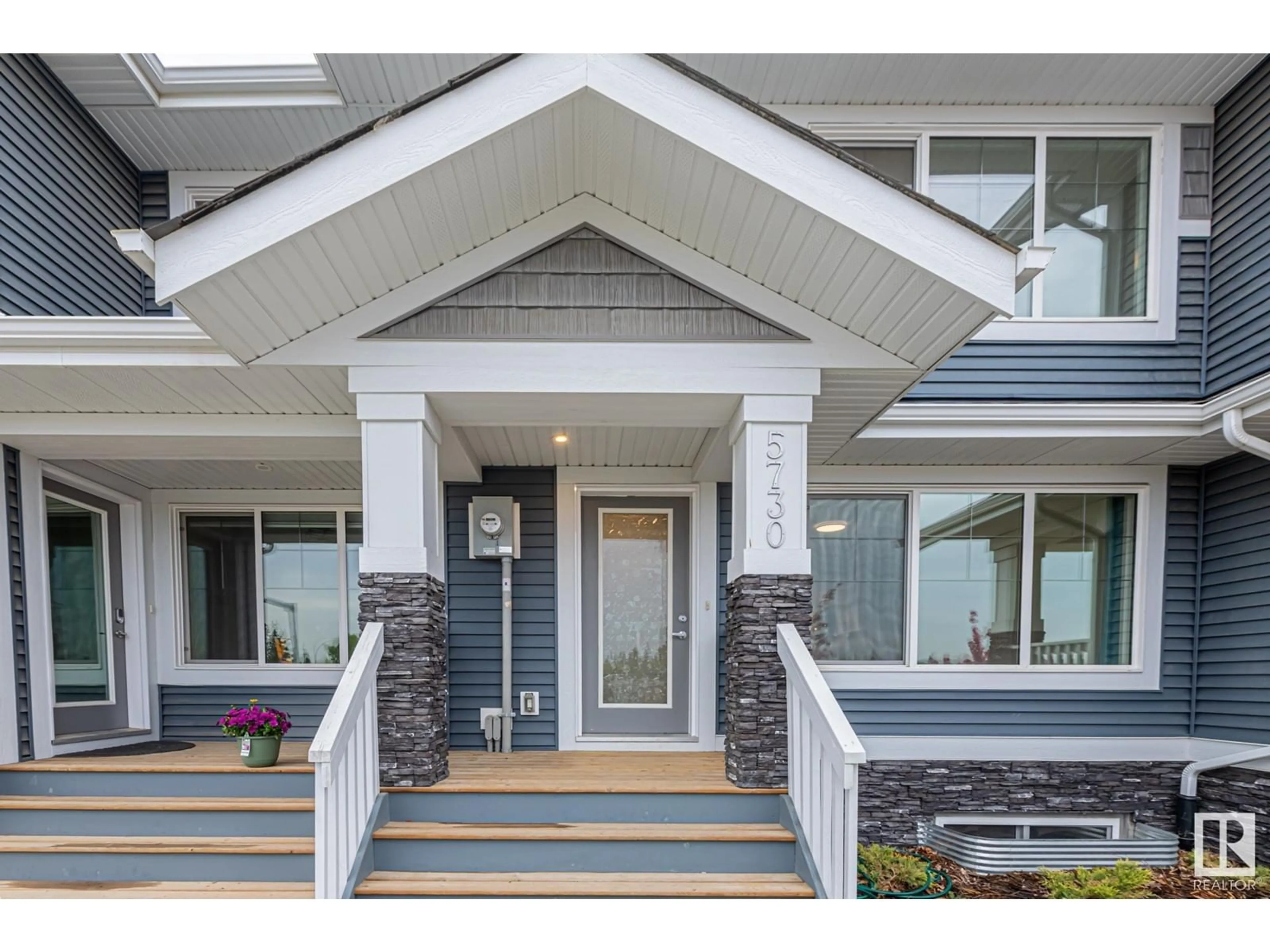 Home with vinyl exterior material, unknown for NW - 5730 JUCHLI AV, Edmonton Alberta T5E6Y2