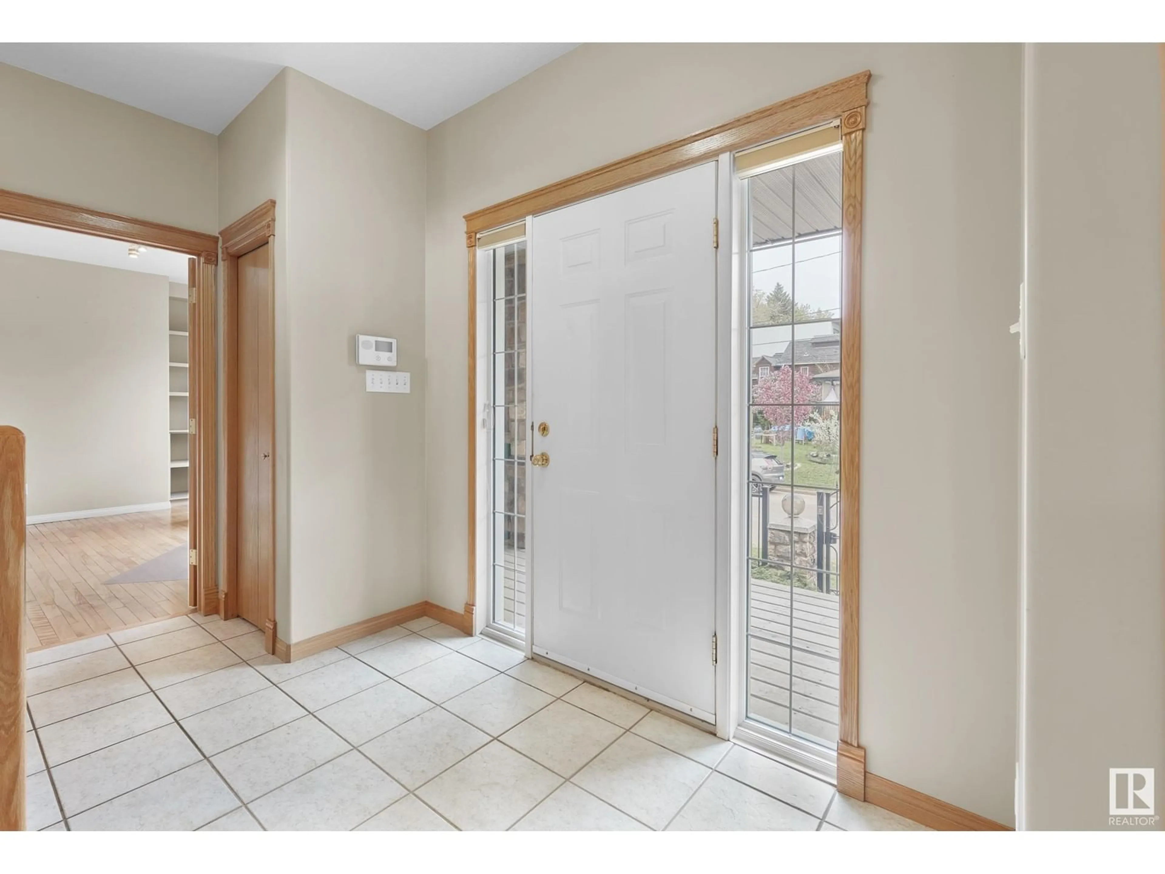 Indoor entryway for 8709 102 AV, Edmonton Alberta T5H0C9