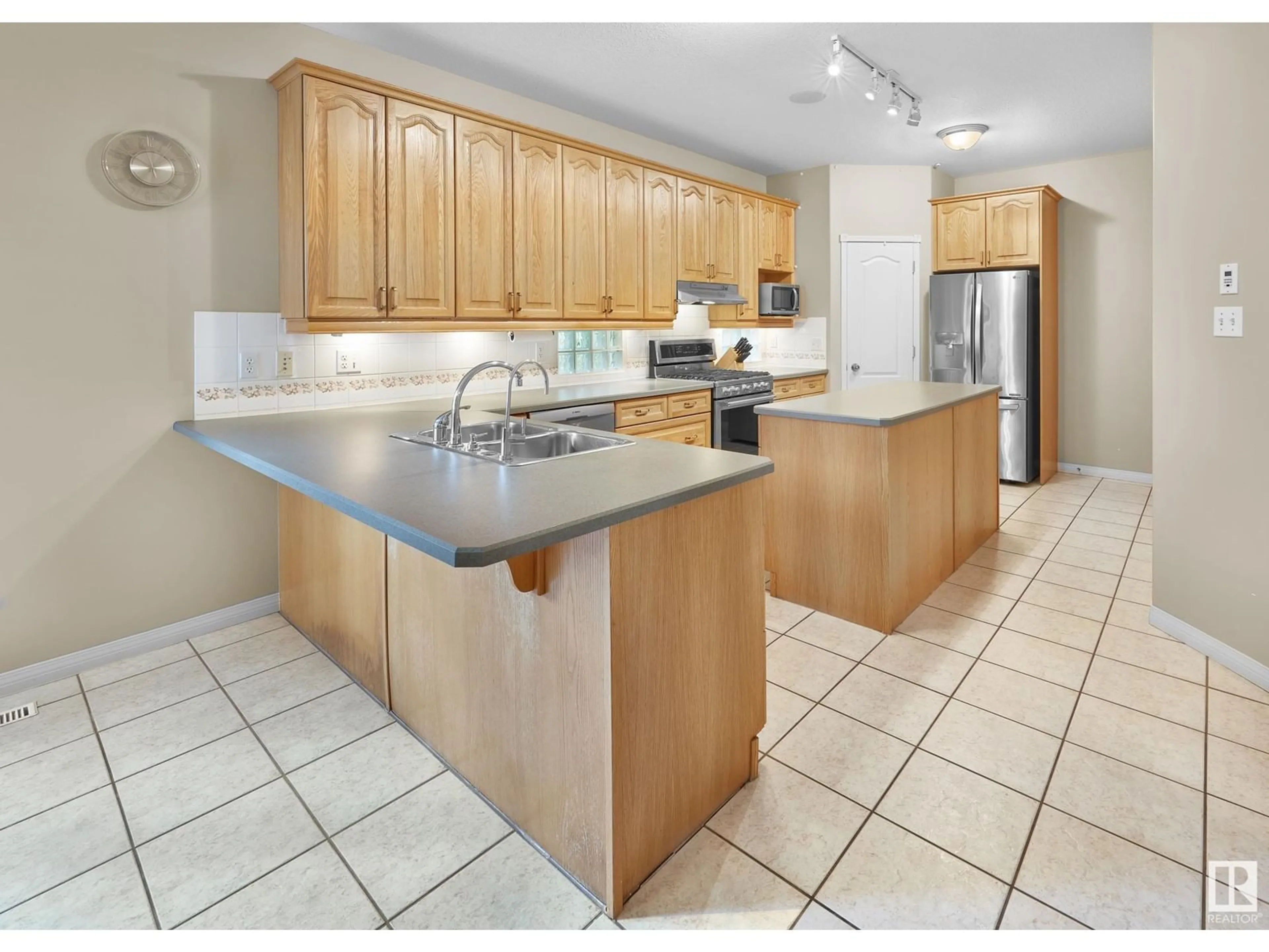 Standard kitchen, ceramic/tile floor for 8709 102 AV, Edmonton Alberta T5H0C9