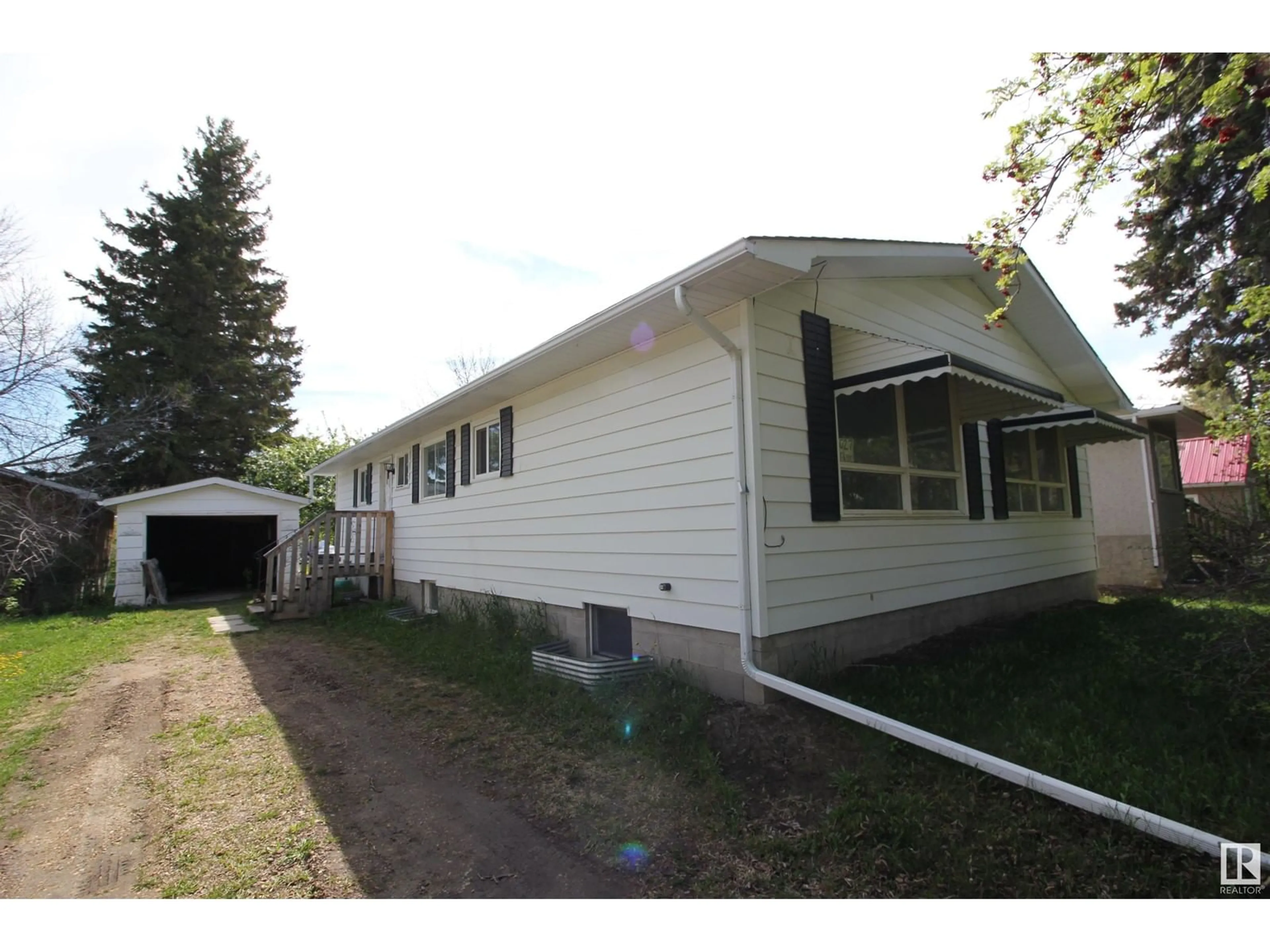 Home with vinyl exterior material, street for 5027 49 ST, Warburg Alberta T0C2T0