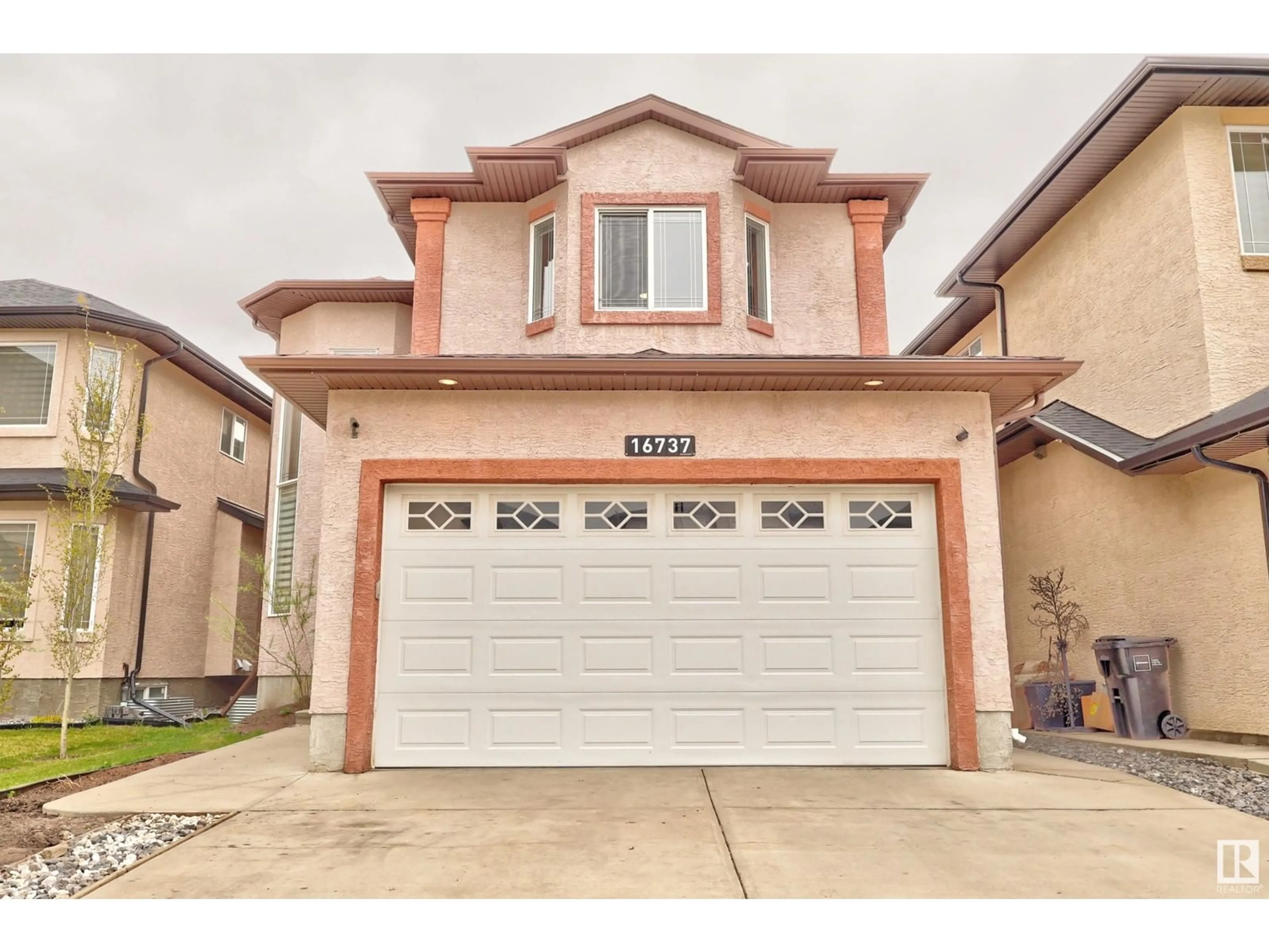 Indoor garage for NW - 16737 62 ST, Edmonton Alberta T5Y0Z7