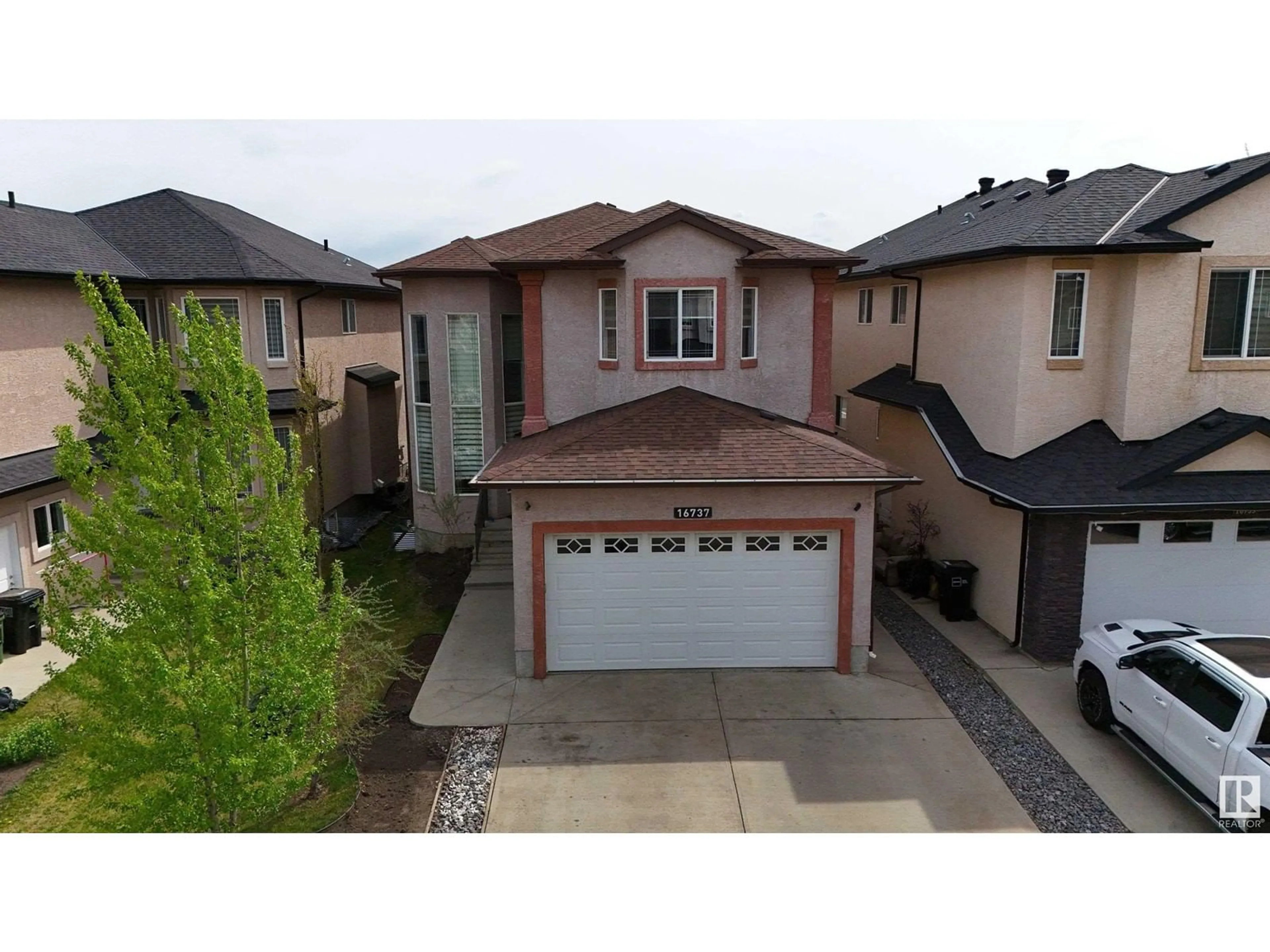 A pic from outside/outdoor area/front of a property/back of a property/a pic from drone, street for NW - 16737 62 ST, Edmonton Alberta T5Y0Z7