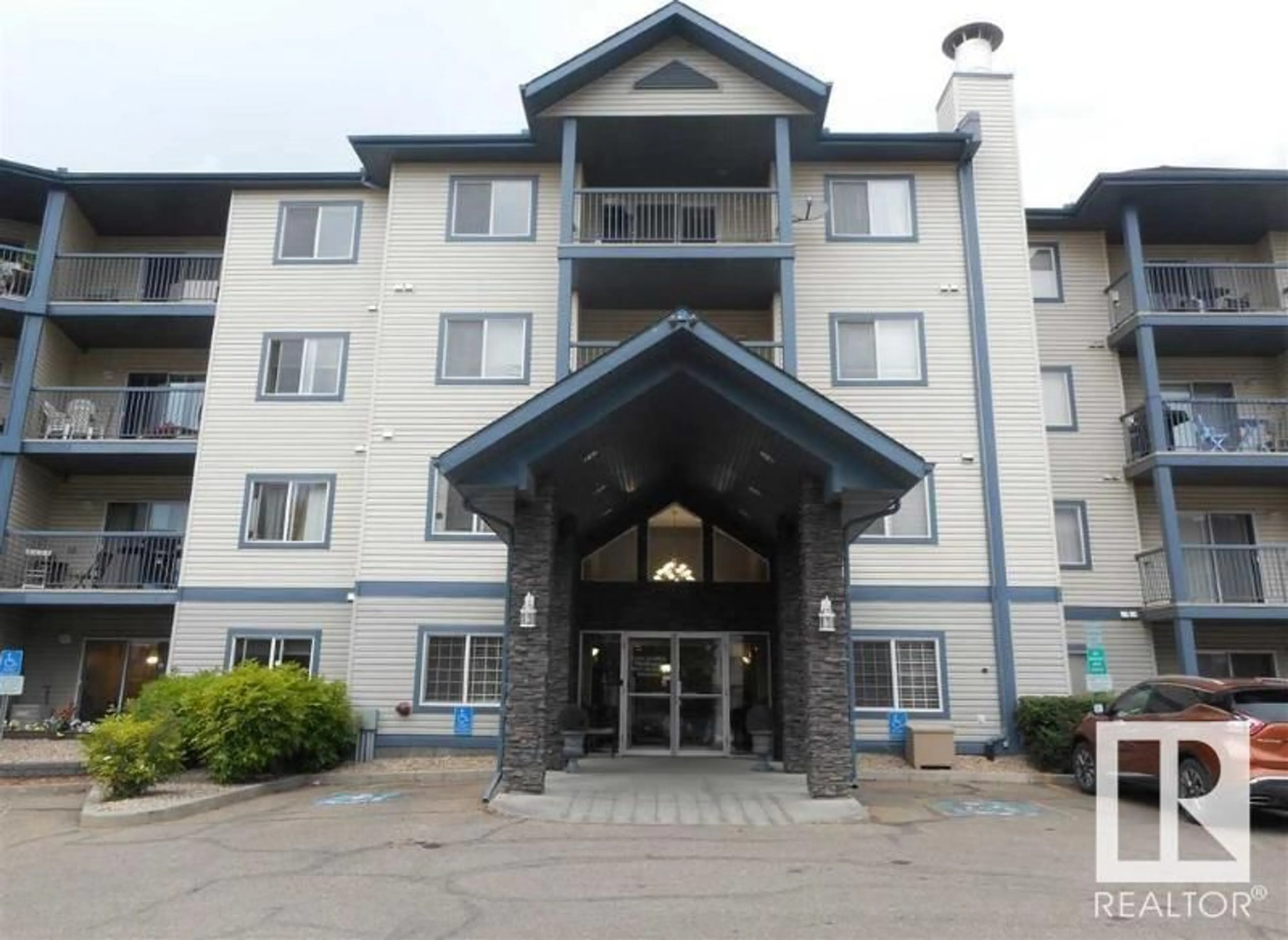 Indoor foyer for #138 - 16311 95 ST, Edmonton Alberta T5Z3Y5