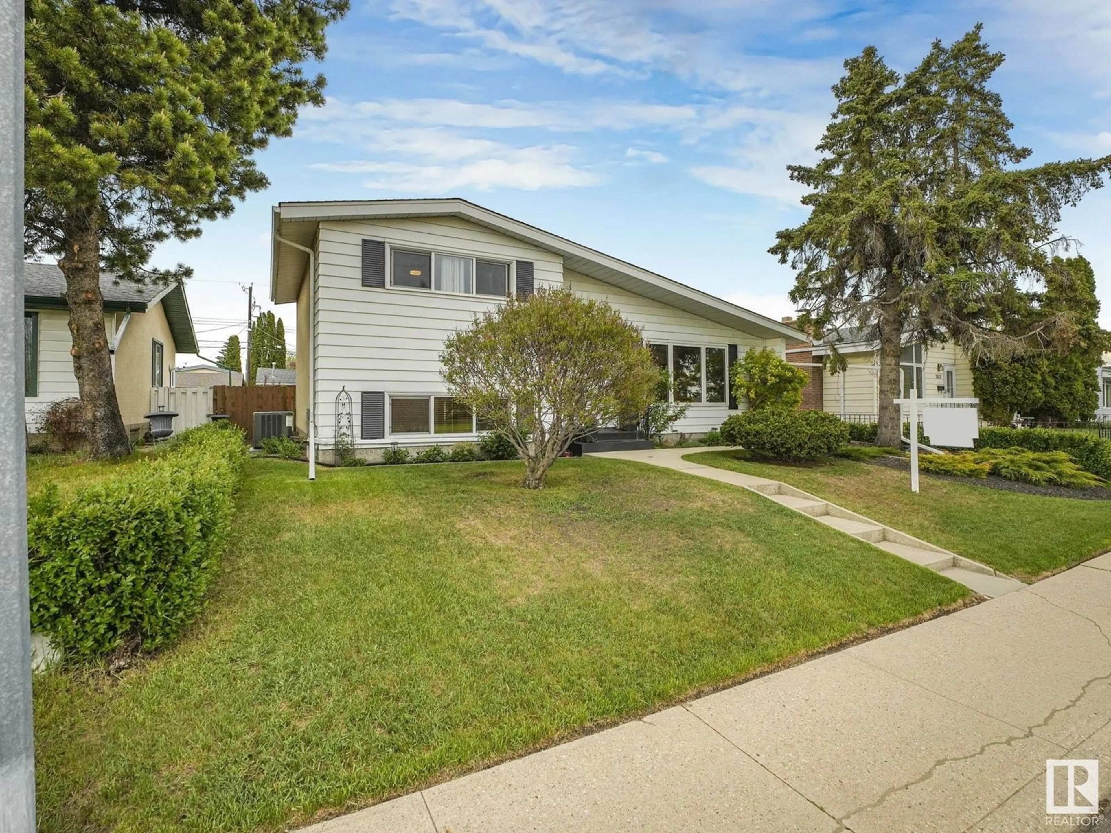 Home with vinyl exterior material, street for 7816 135A AV, Edmonton Alberta T5C2J5