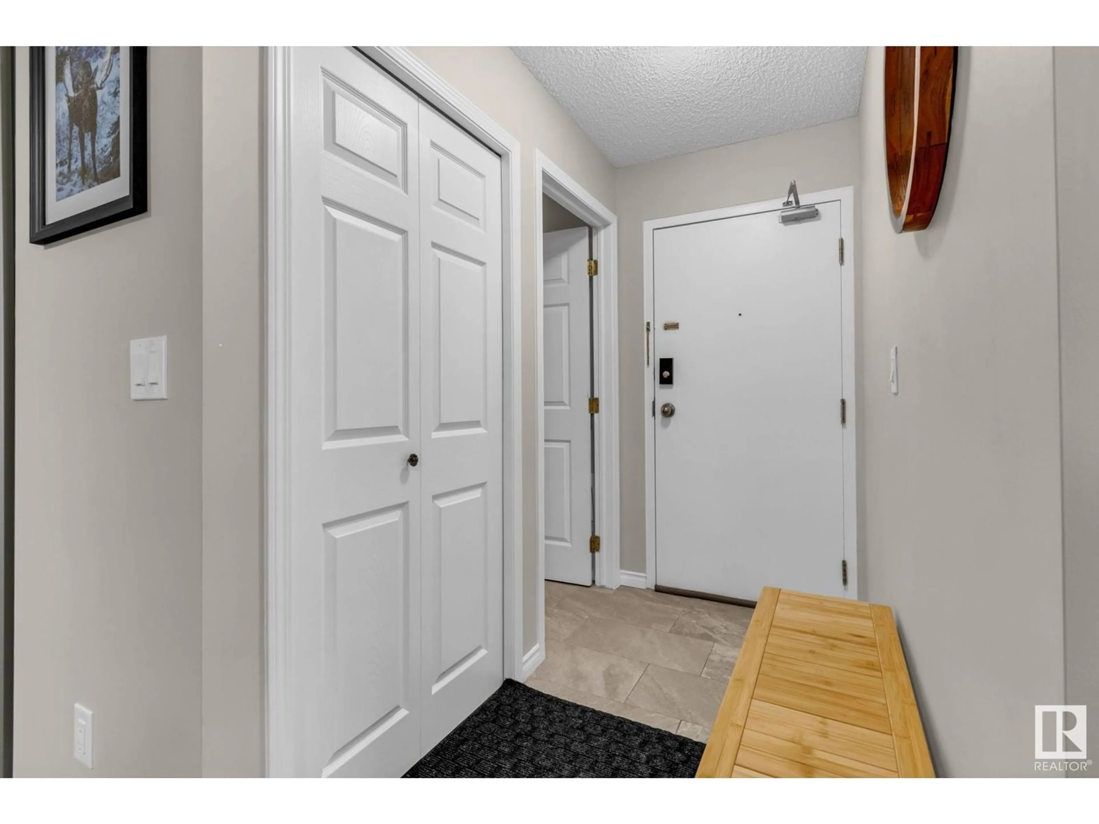 Indoor entryway for #101 - 12110 119 AV, Edmonton Alberta T5L5G9