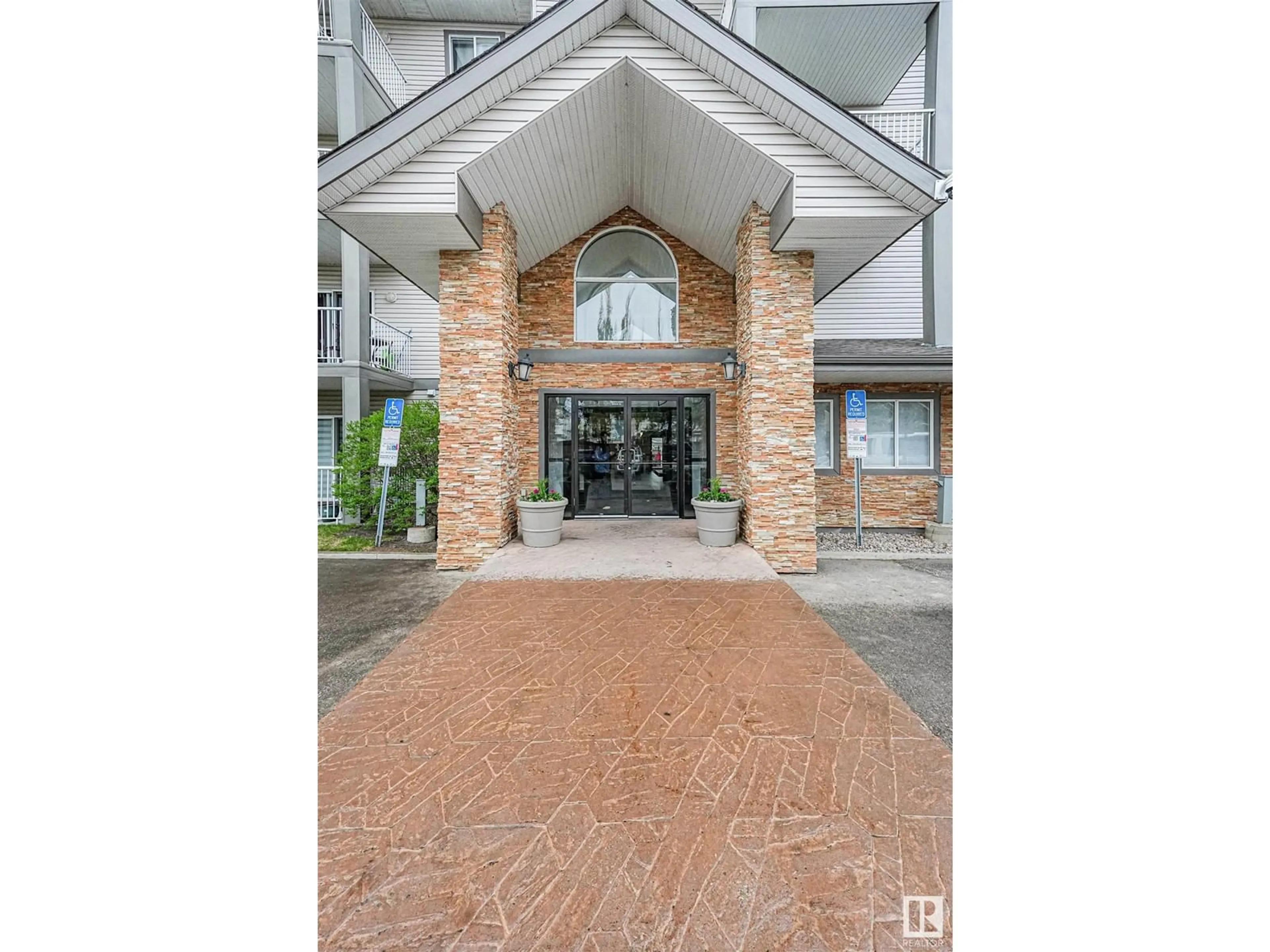 Indoor foyer for 223 - 3425 19 ST, Edmonton Alberta T6T2B5