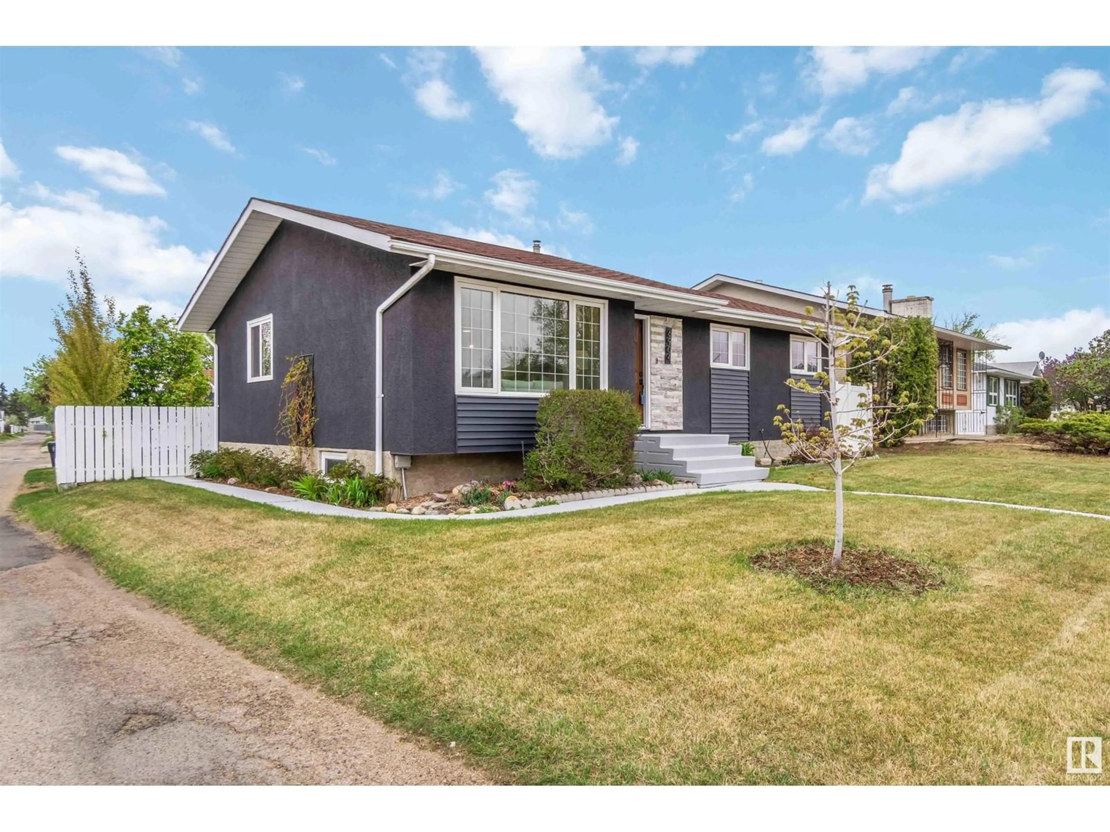 Home with vinyl exterior material, street for 6904 39 AV, Edmonton Alberta T6K1T8