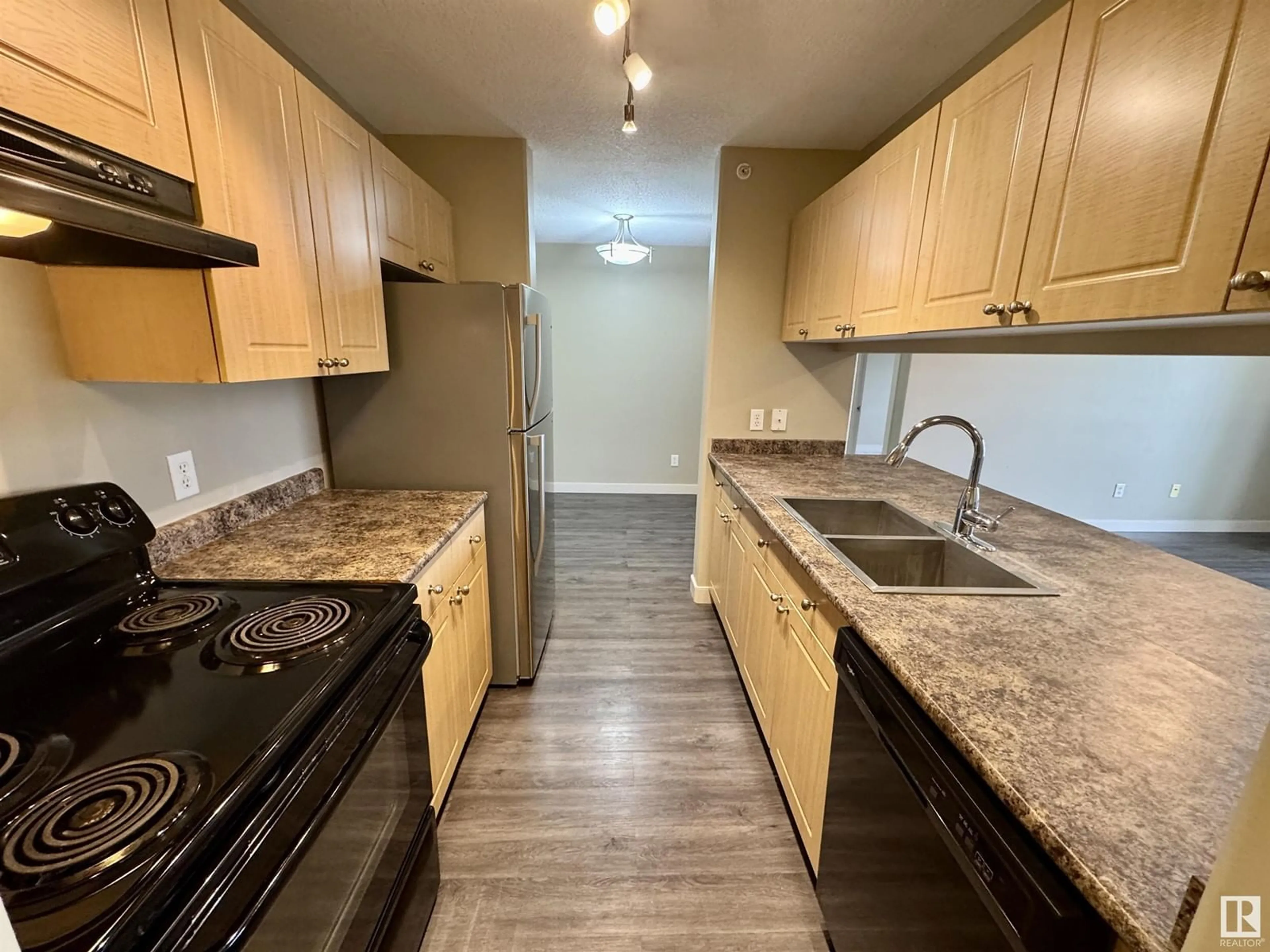 Standard kitchen, wood/laminate floor for 70 - 417 WOODSMERE, Fort Saskatchewan Alberta T8L4R8