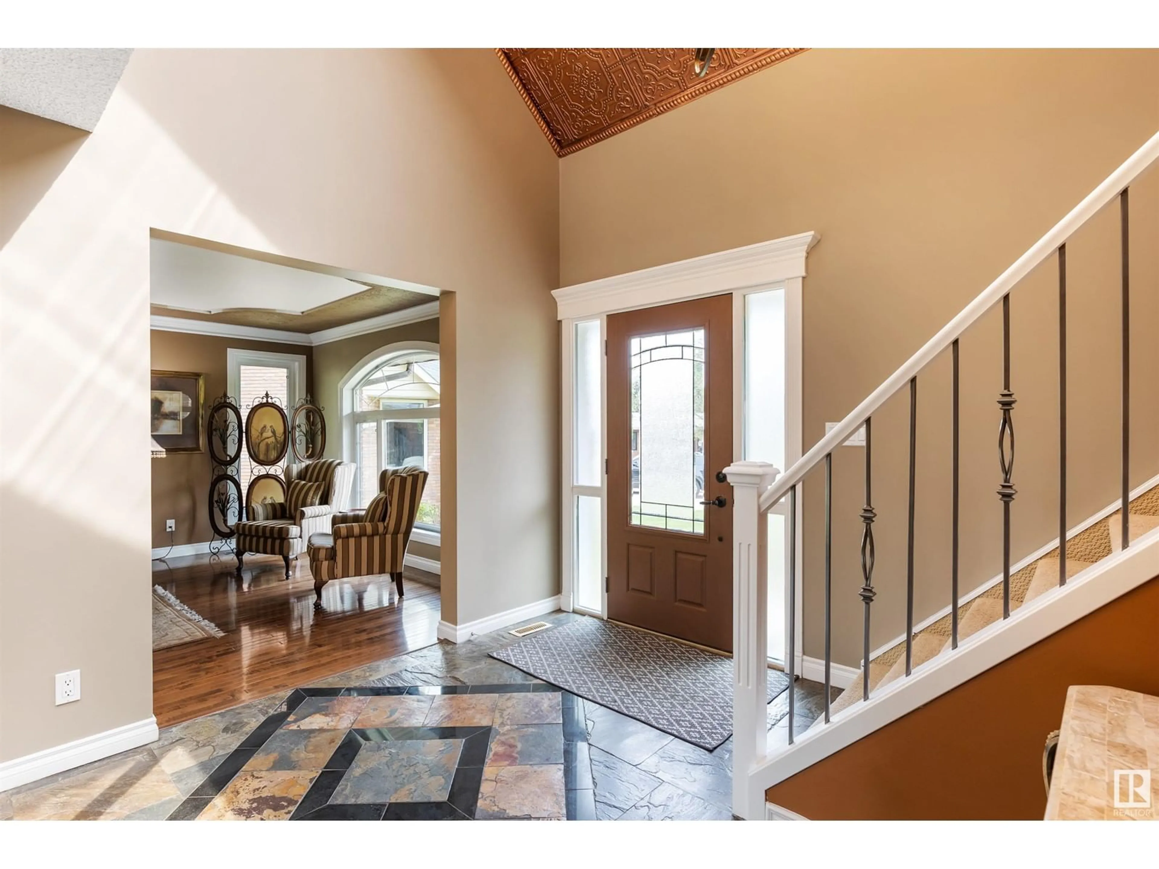Indoor entryway for 4 GREEN LEES PL, St. Albert Alberta T8N3B1