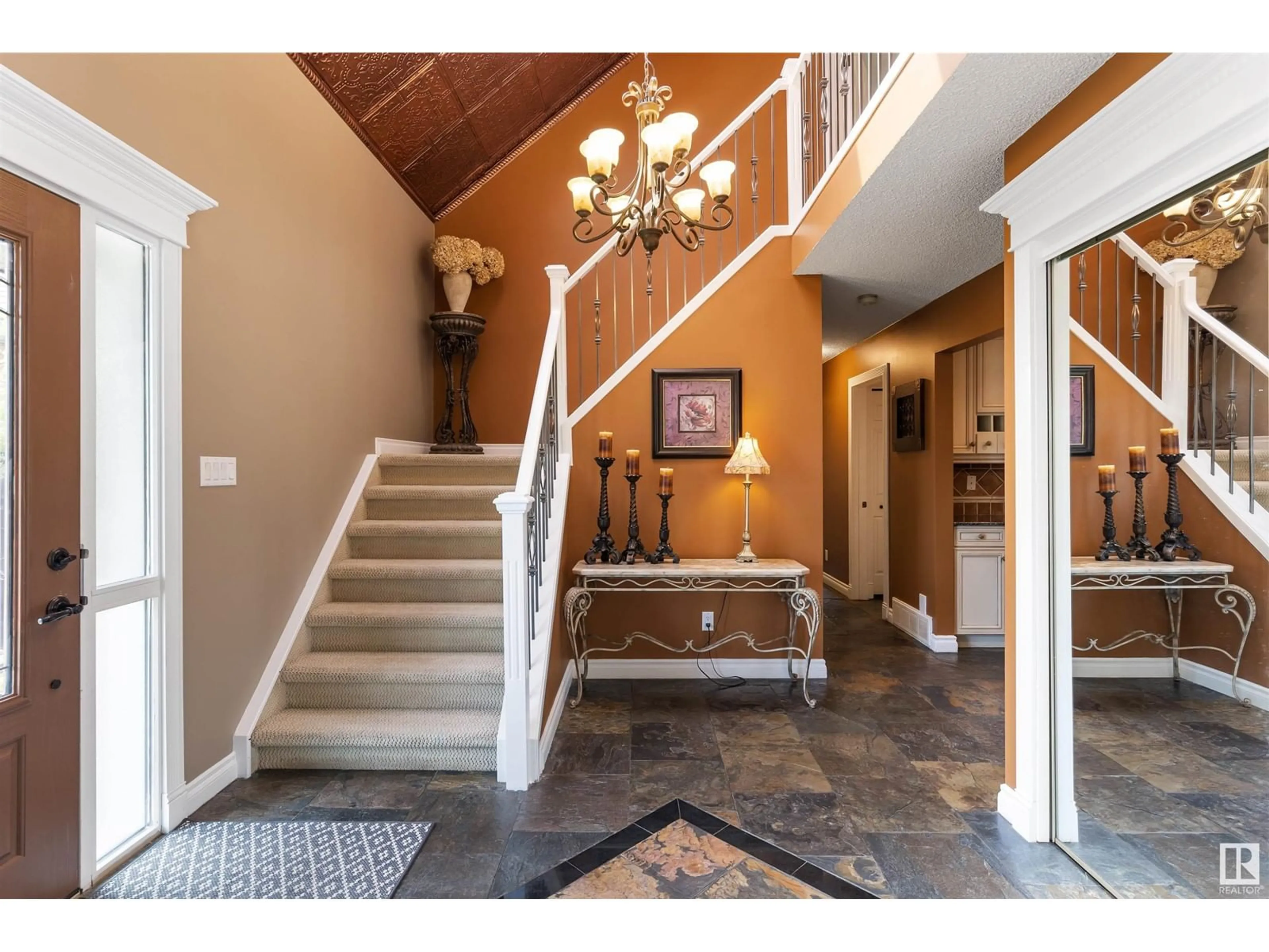 Indoor entryway for 4 GREEN LEES PL, St. Albert Alberta T8N3B1