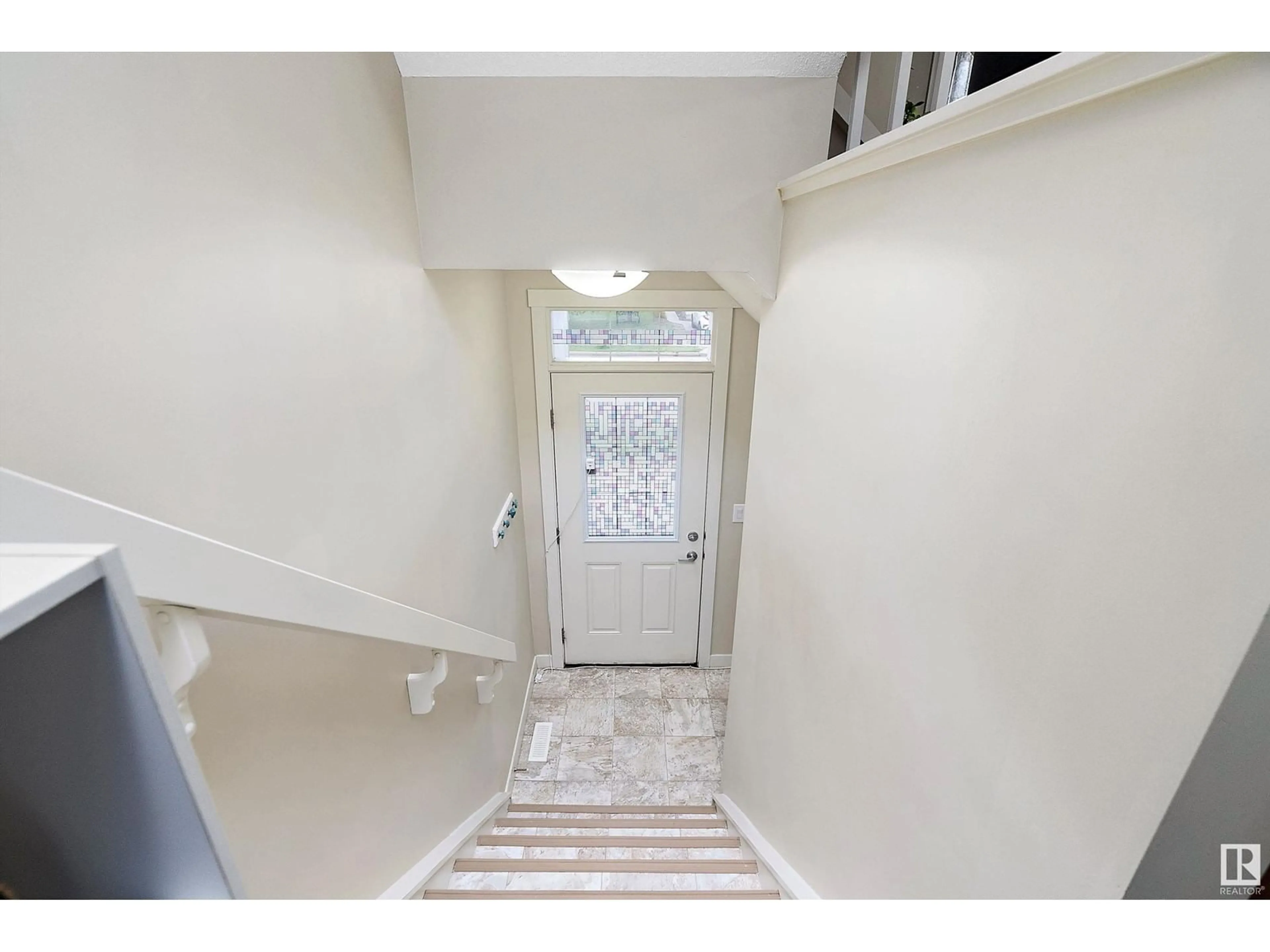 Indoor entryway for NW - 4229 30 ST, Edmonton Alberta T6X1V1