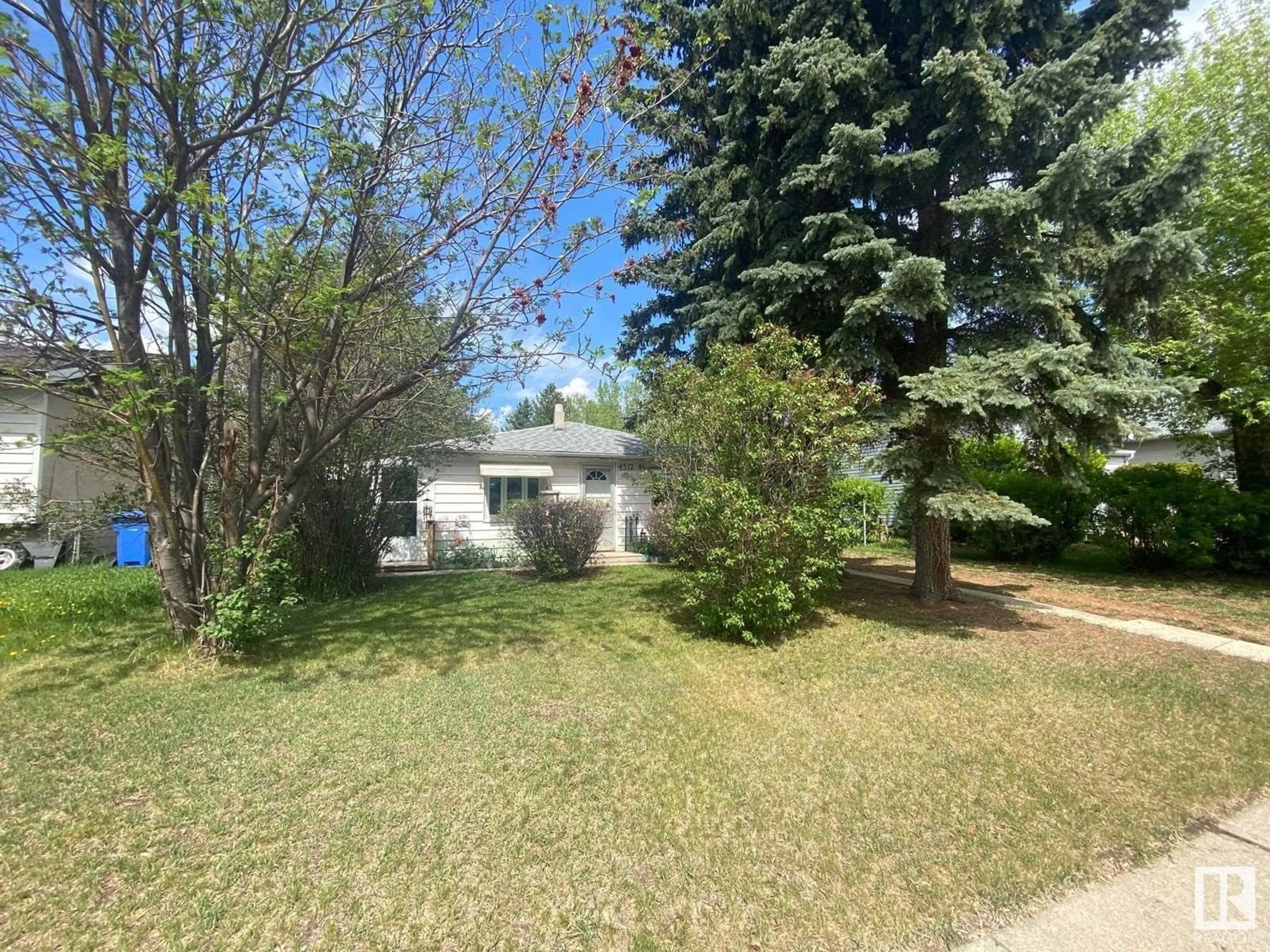 A pic from outside/outdoor area/front of a property/back of a property/a pic from drone, street for 4512 46 AV, Wetaskiwin Alberta T9A0G9