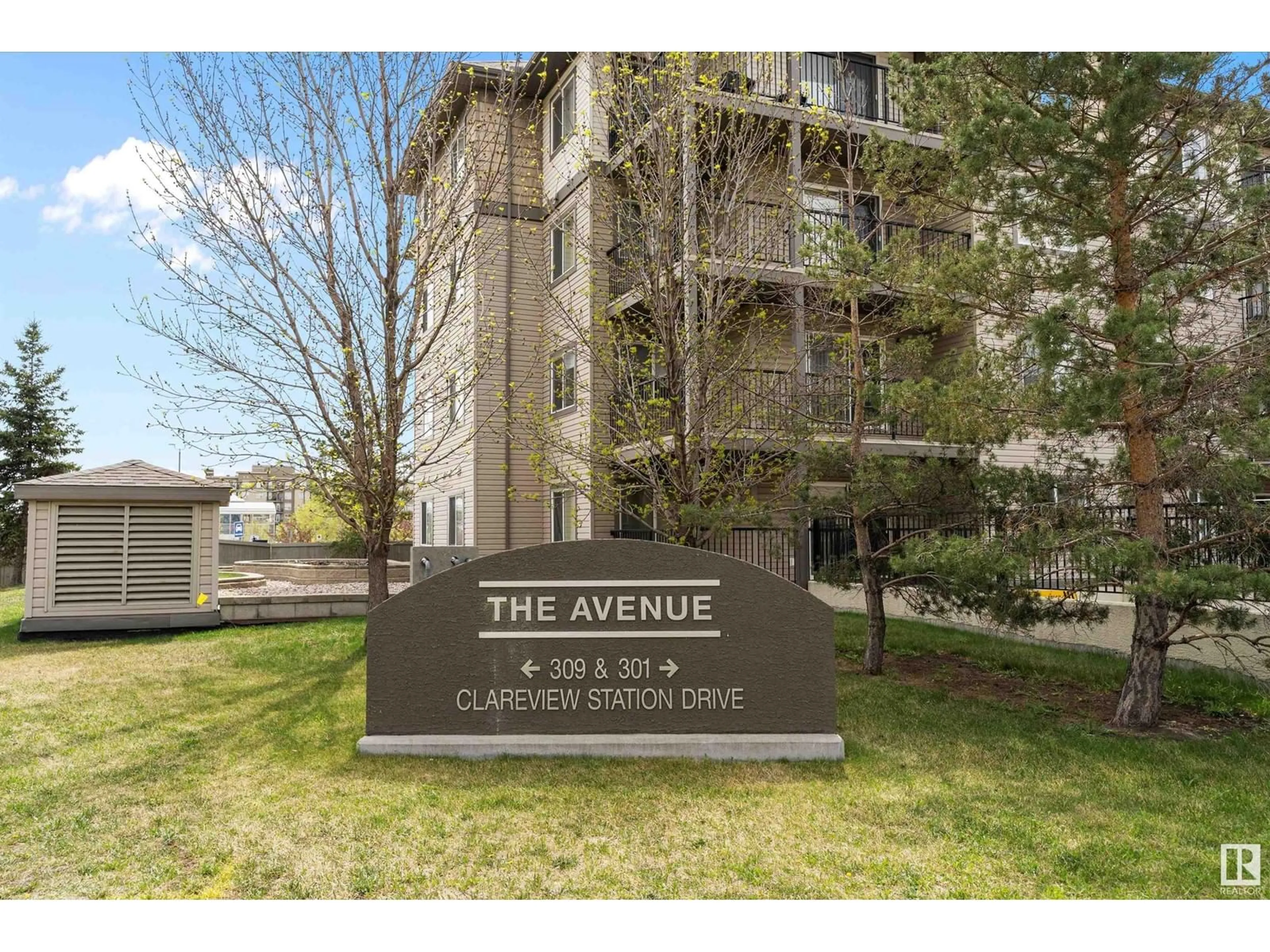 Indoor foyer for 301 - 335 CLAREVIEW STATTION DR, Edmonton Alberta T5Y0J4