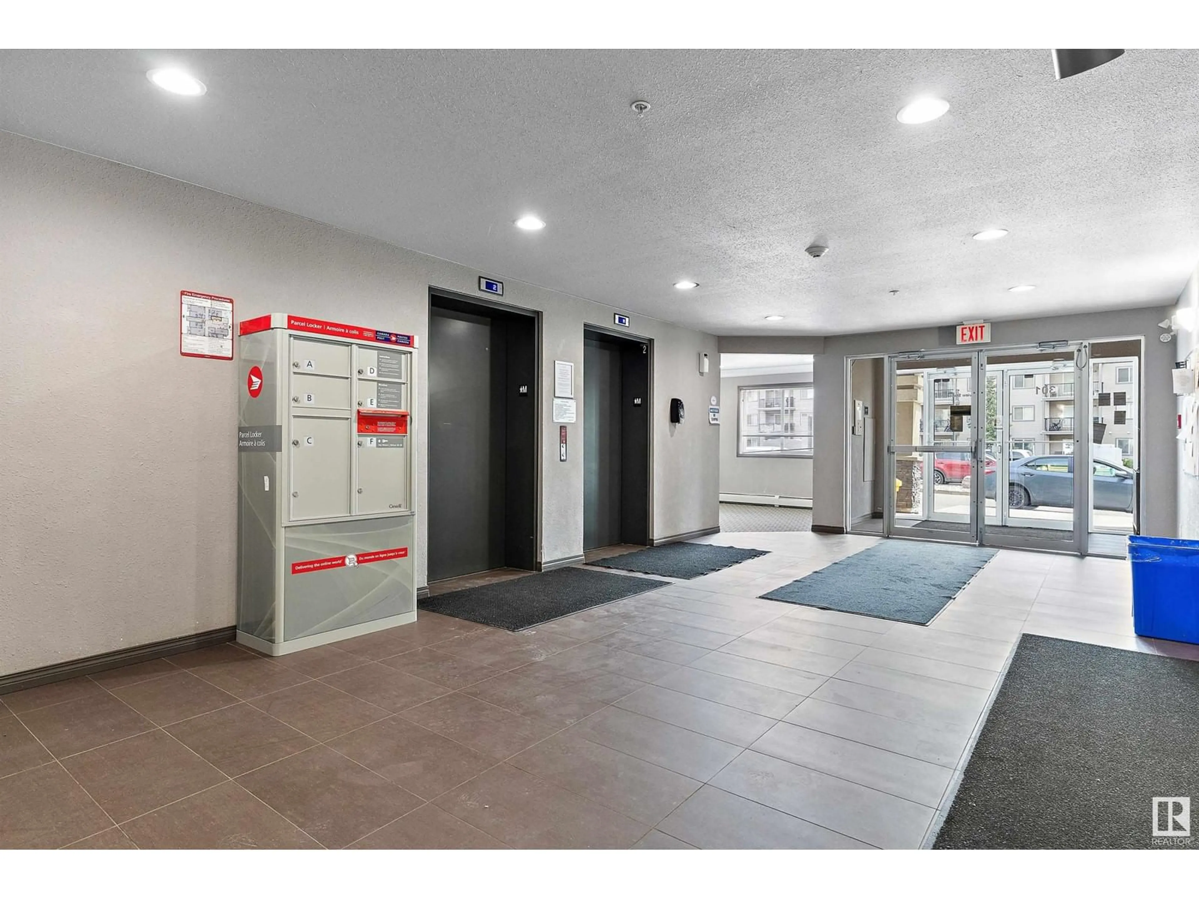 Indoor foyer for 301 - 335 CLAREVIEW STATTION DR, Edmonton Alberta T5Y0J4
