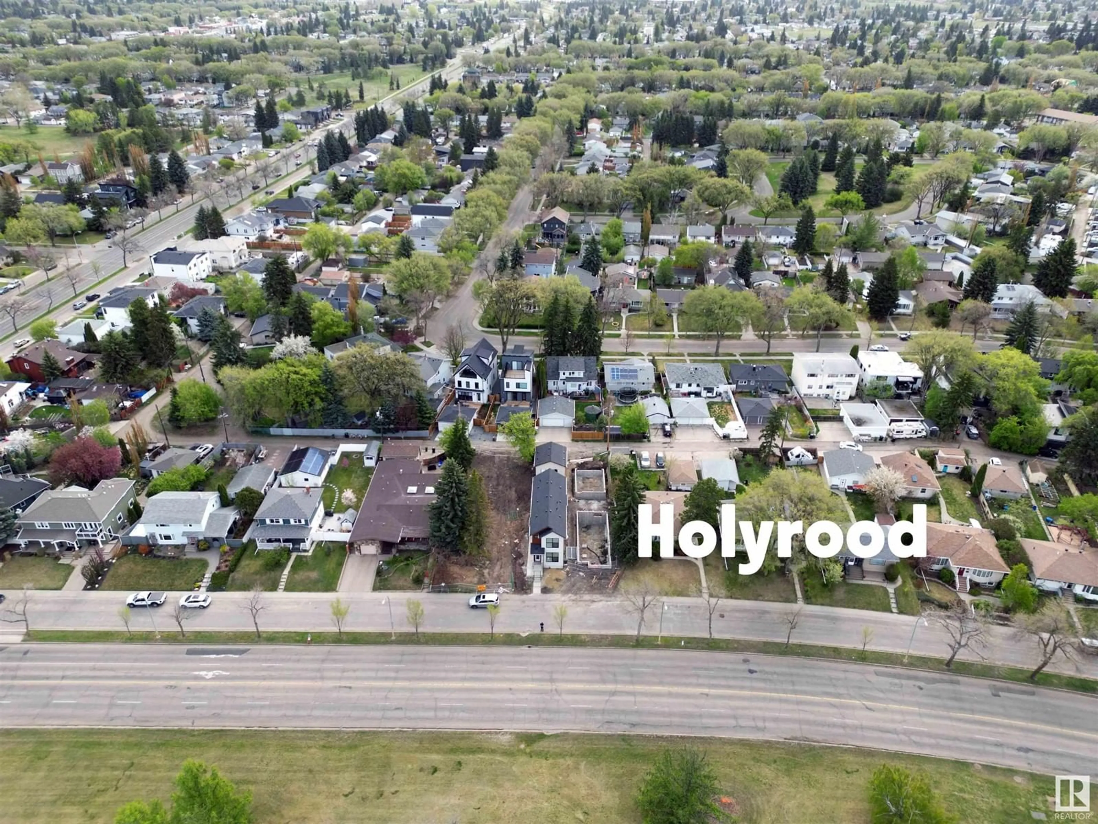 A pic from outside/outdoor area/front of a property/back of a property/a pic from drone, unknown for 9633 85 ST, Edmonton Alberta T6C3E3