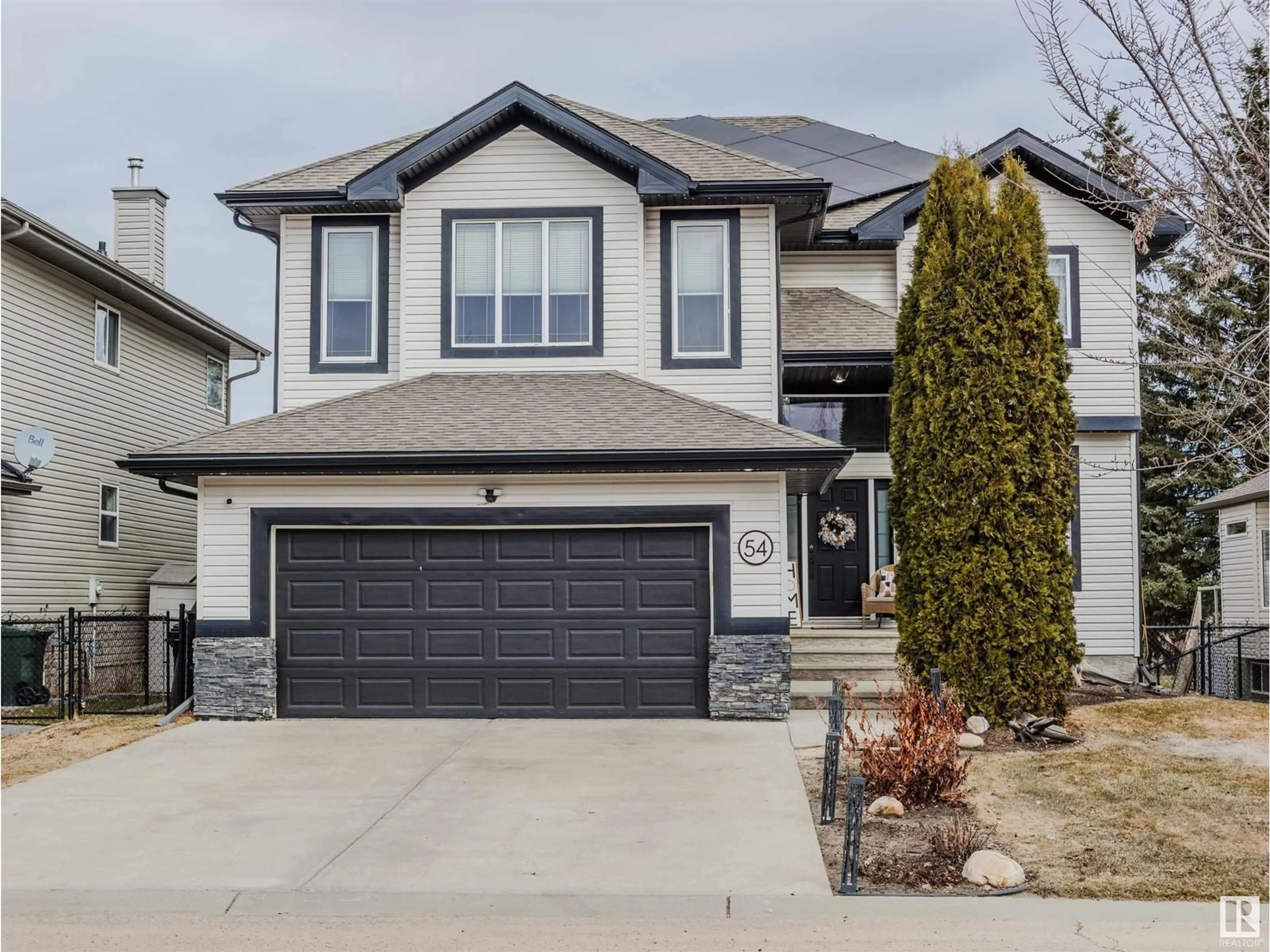 Home with vinyl exterior material, street for 54 LINKSVIEW DR, Spruce Grove Alberta T7X4P3