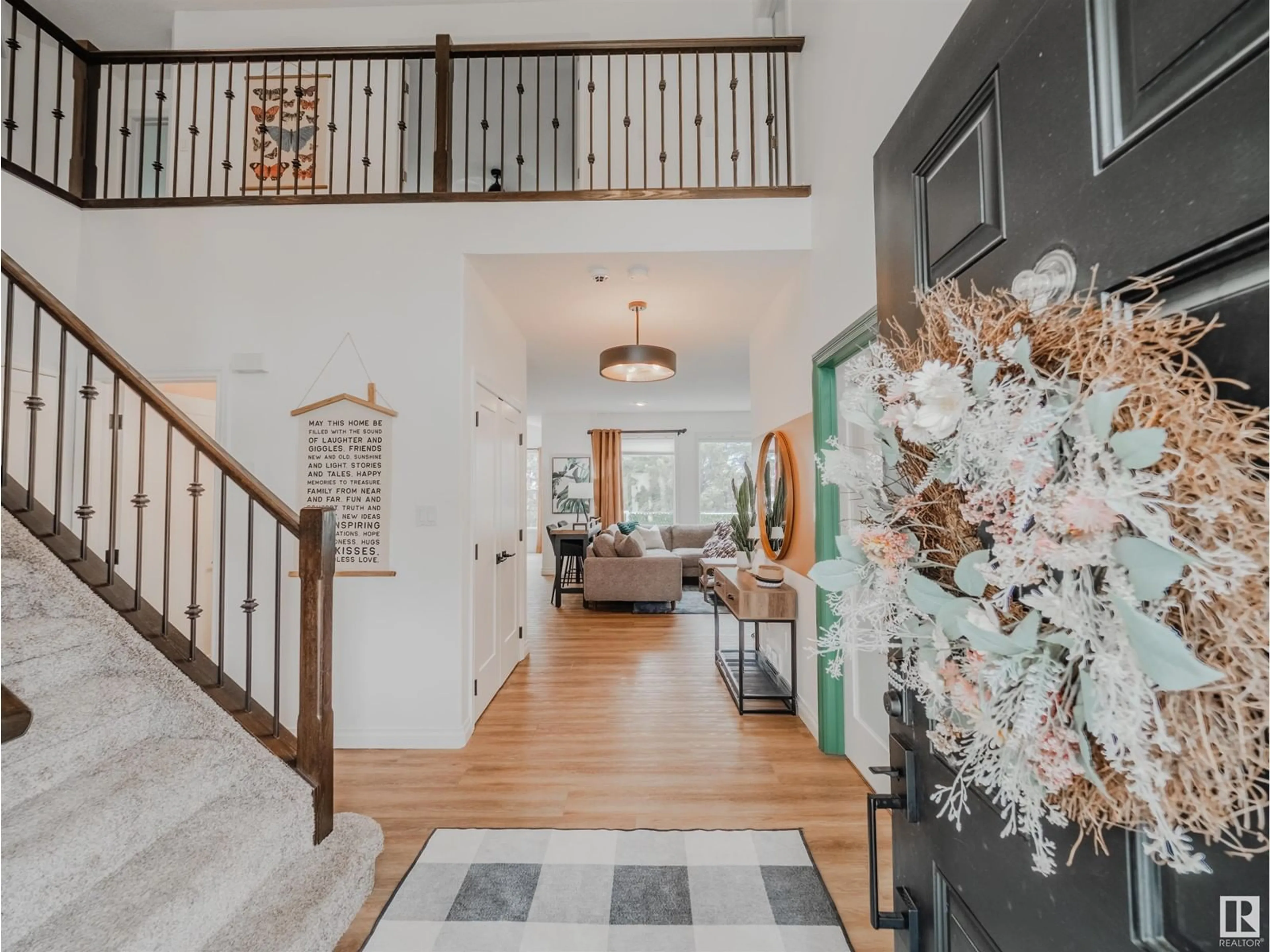 Indoor entryway for 54 LINKSVIEW DR, Spruce Grove Alberta T7X4P3