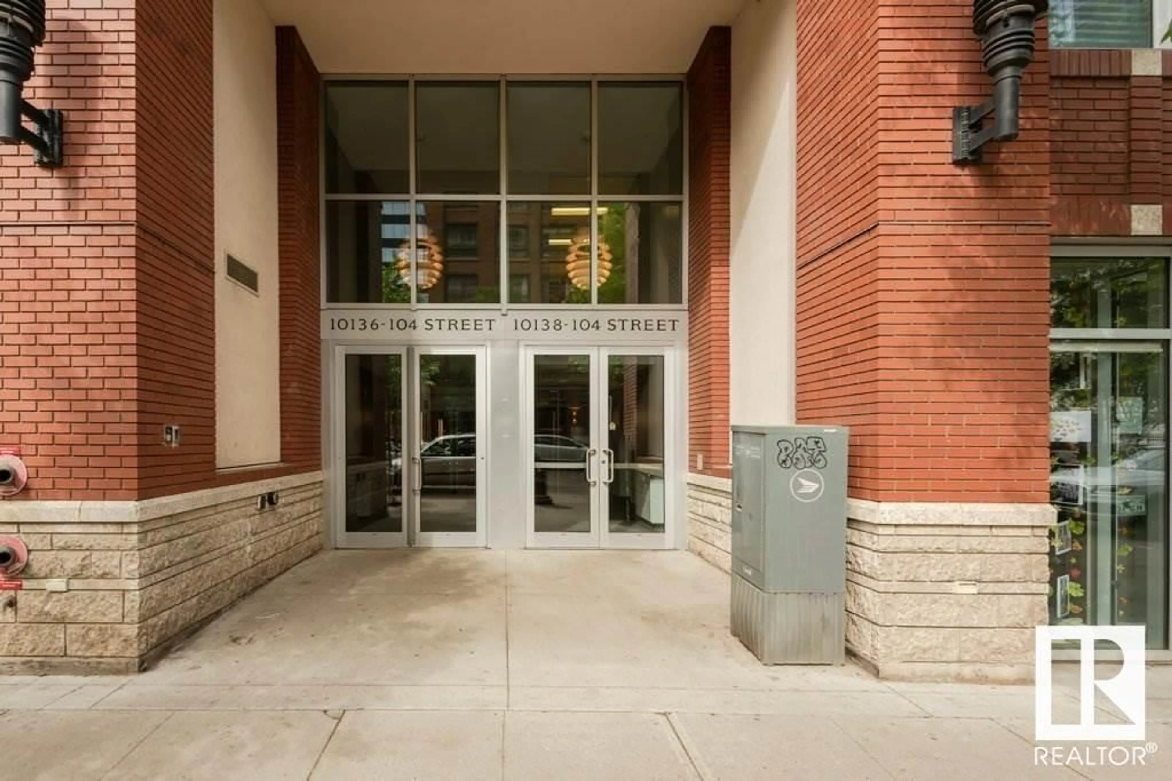 Indoor foyer for 10136 - 2401 104 ST NW, Edmonton Alberta T5J0B5