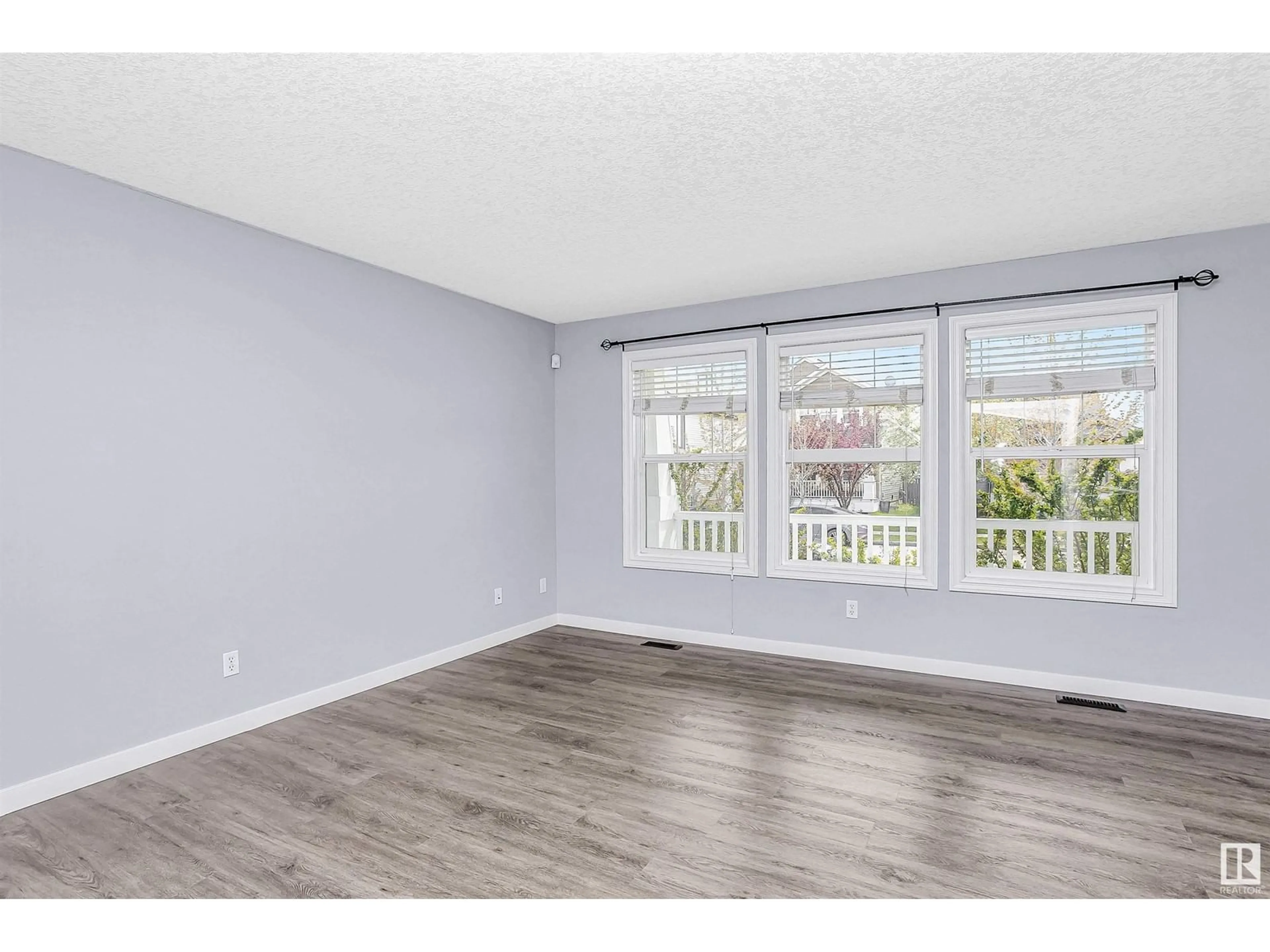 A pic of a room for 1130 37A AV AV, Edmonton Alberta T6T0E7