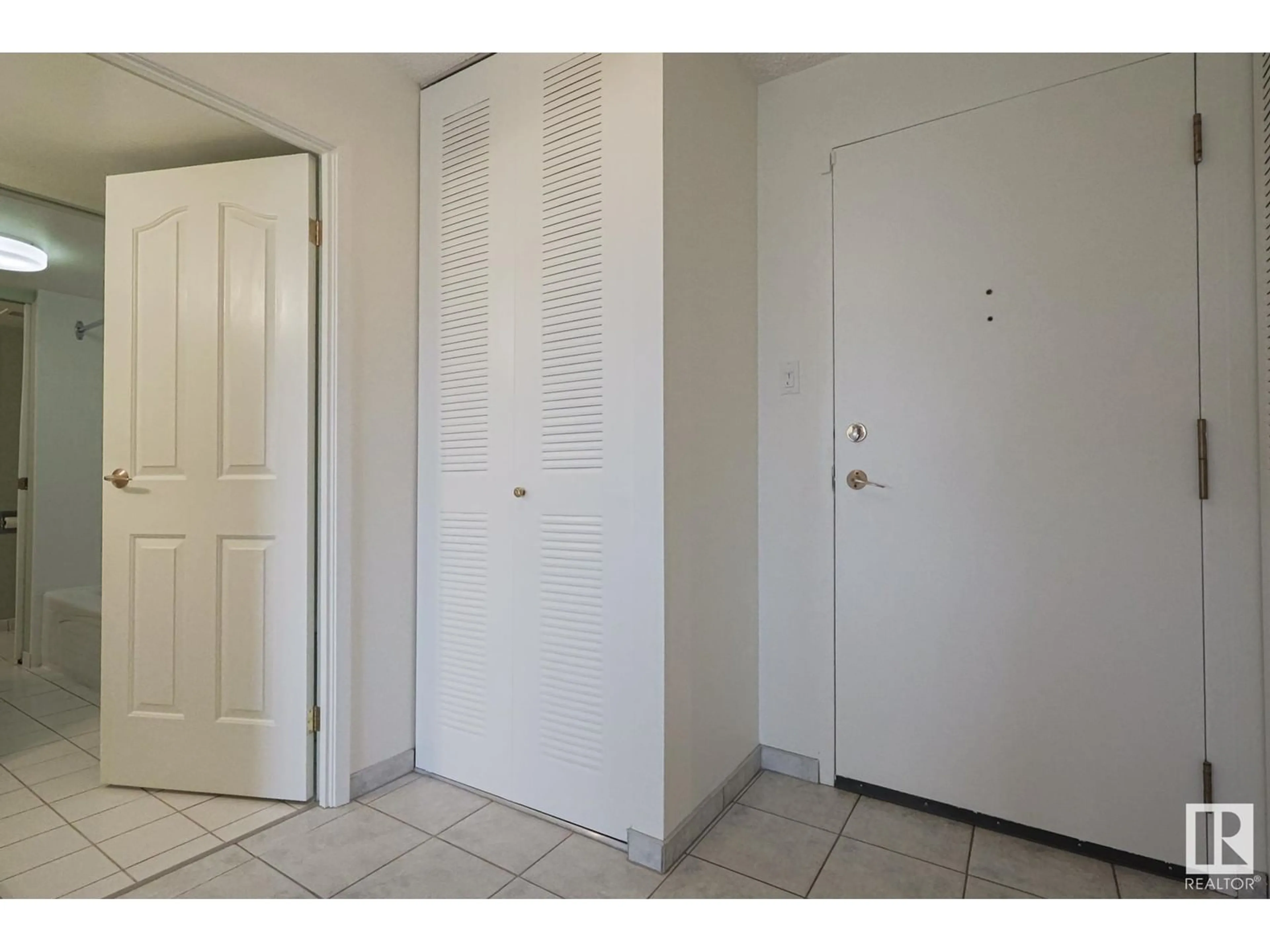Unknown for 8220 - 104 JASPER AV NW, Edmonton Alberta T5H4B6