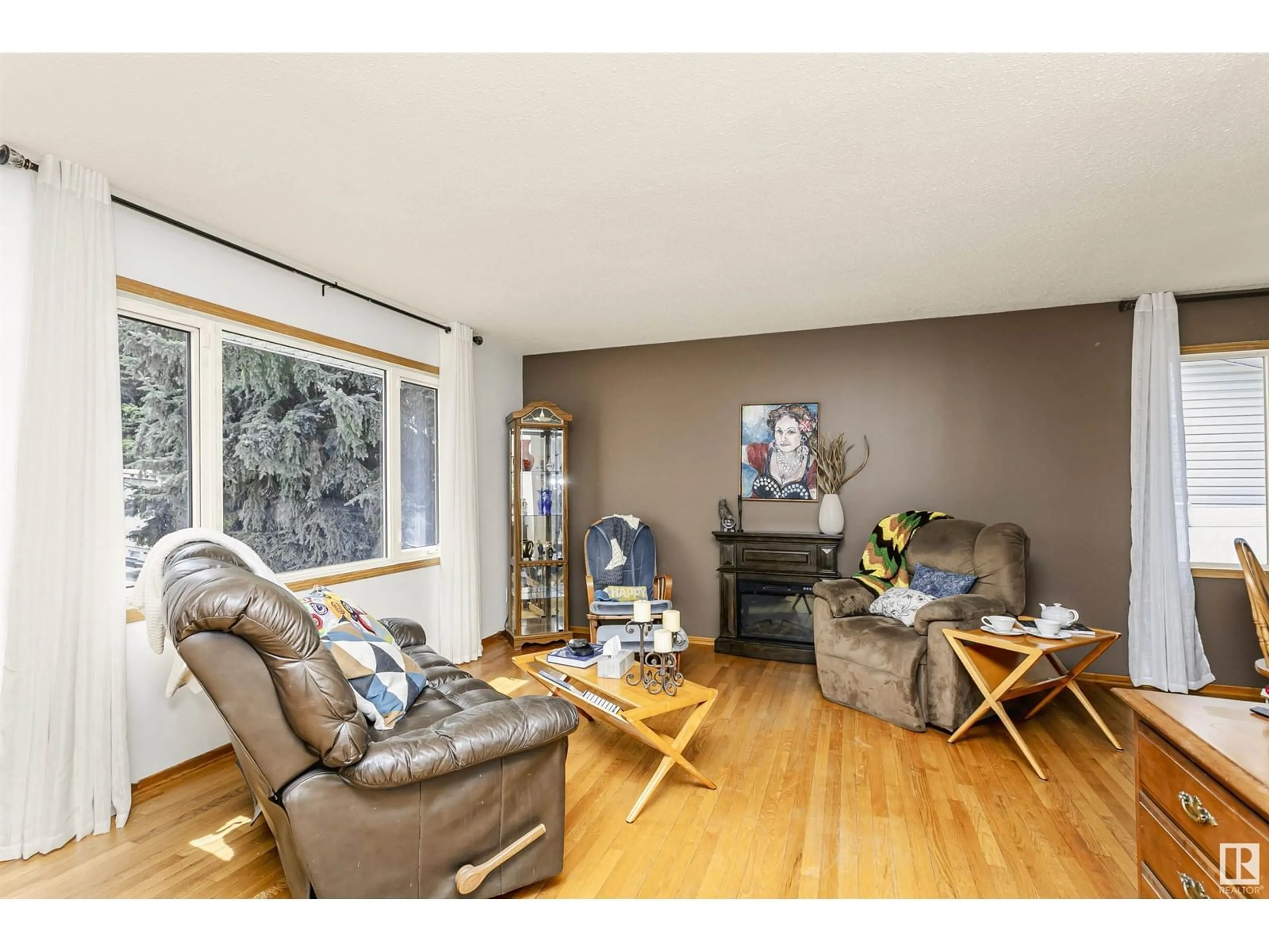 Living room with furniture, wood/laminate floor for 63 UMBACH RD, Stony Plain Alberta T7Z1G1