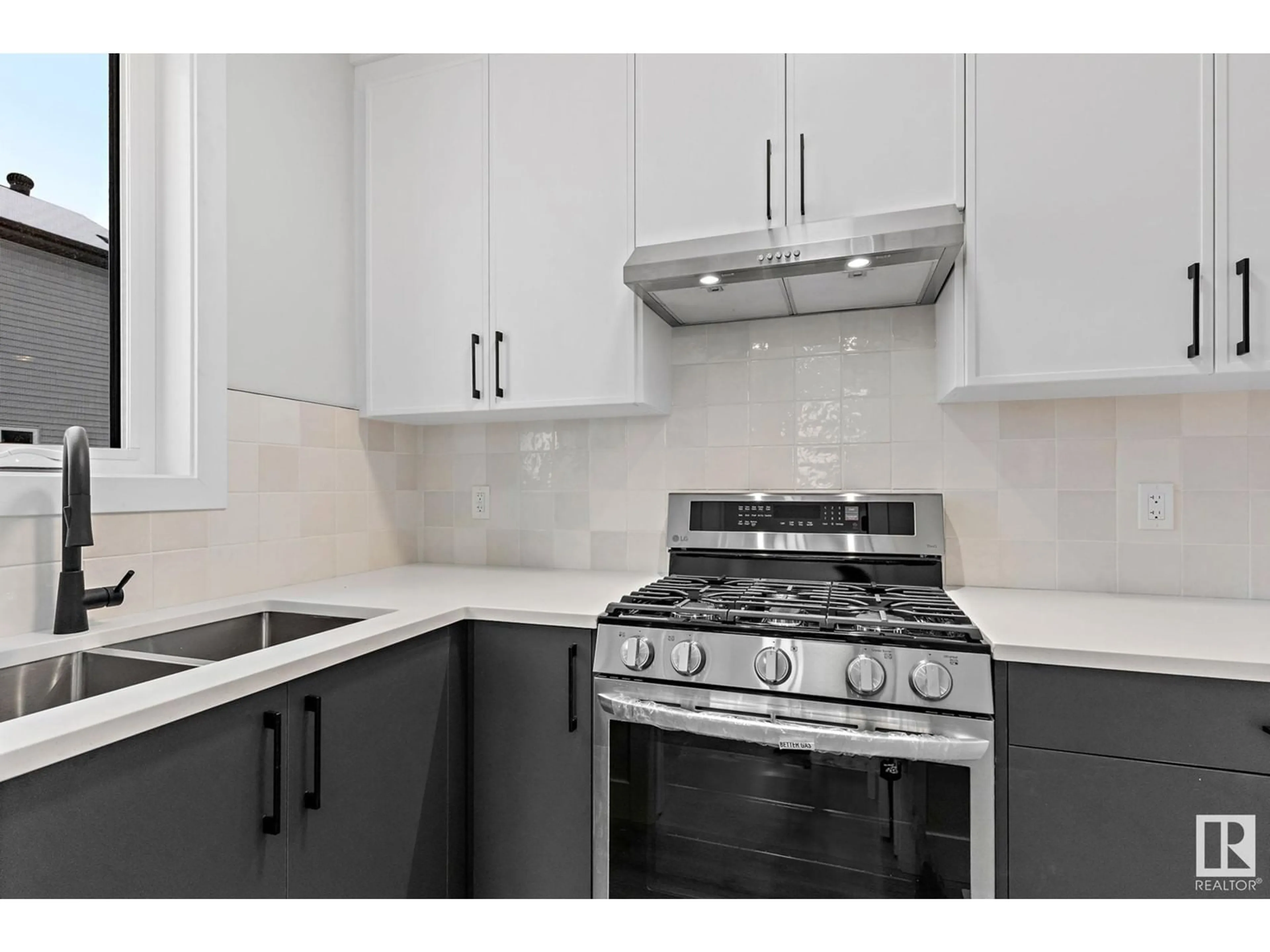 Standard kitchen, unknown for 8512 181 AV, Edmonton Alberta T6X0R7