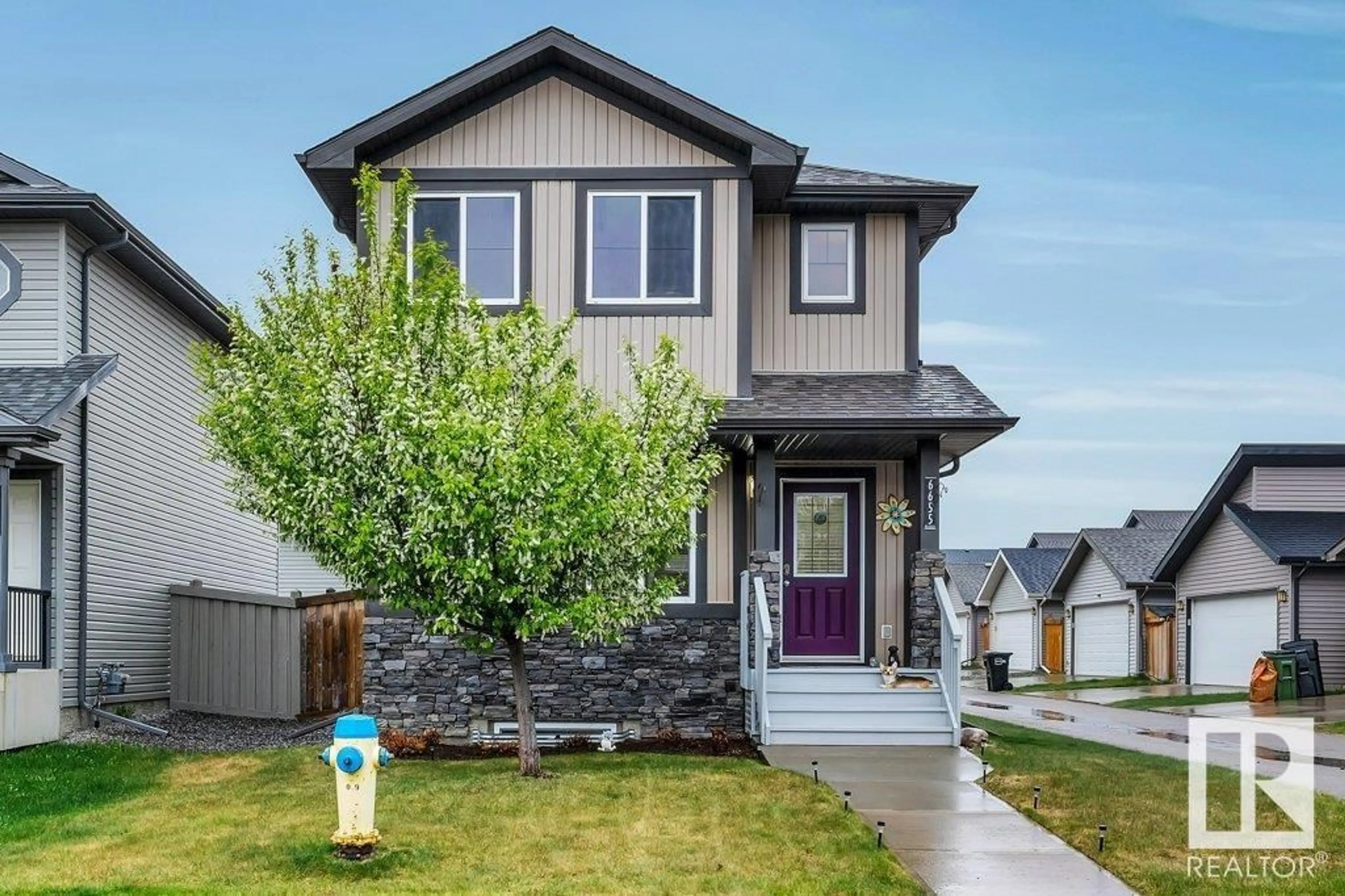 Home with vinyl exterior material, street for 6655 CARDINAL RD, Edmonton Alberta T6W1Y8