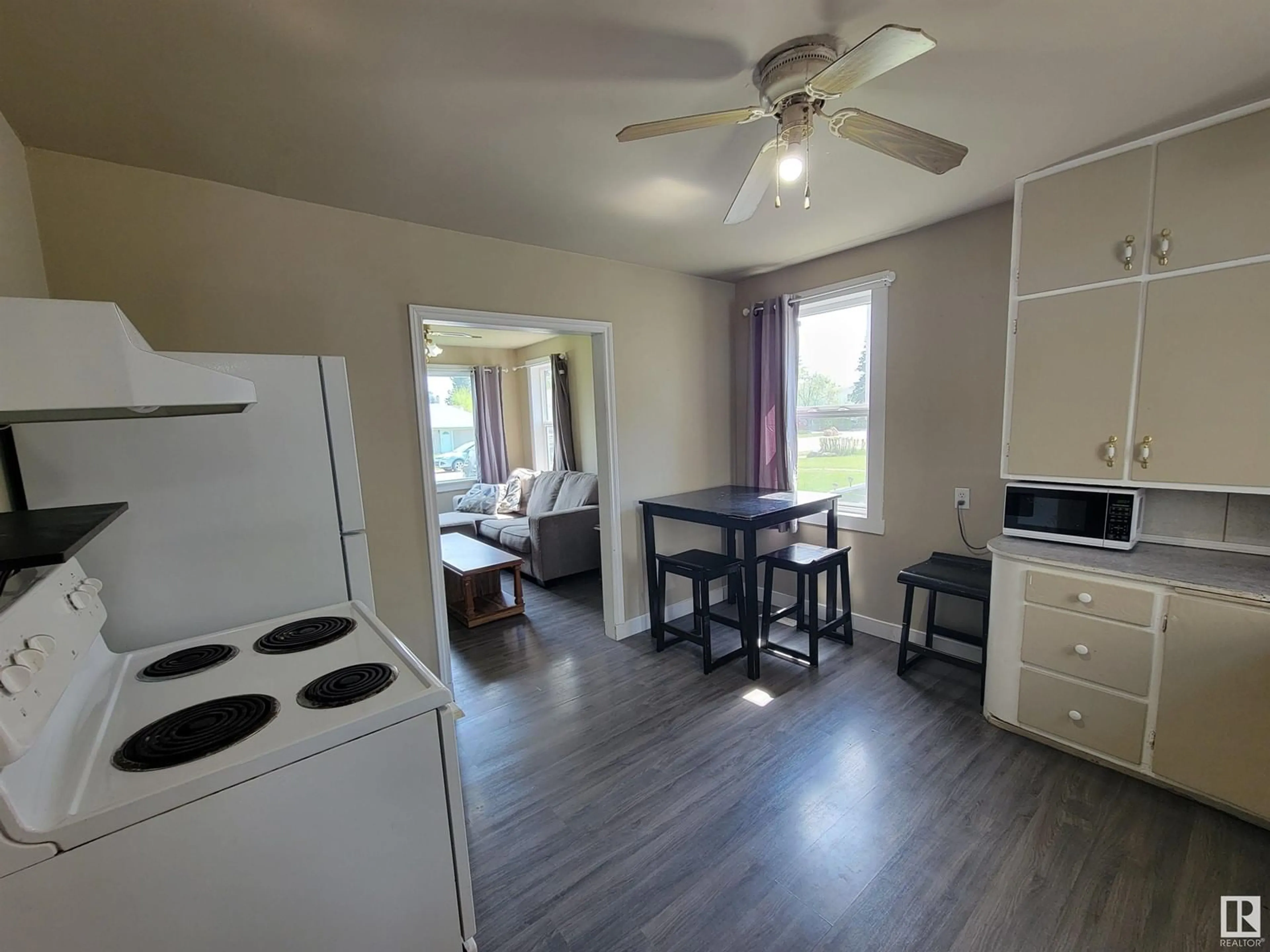 A pic of a room for 4712 48 ST, Cold Lake Alberta T9M1Y4