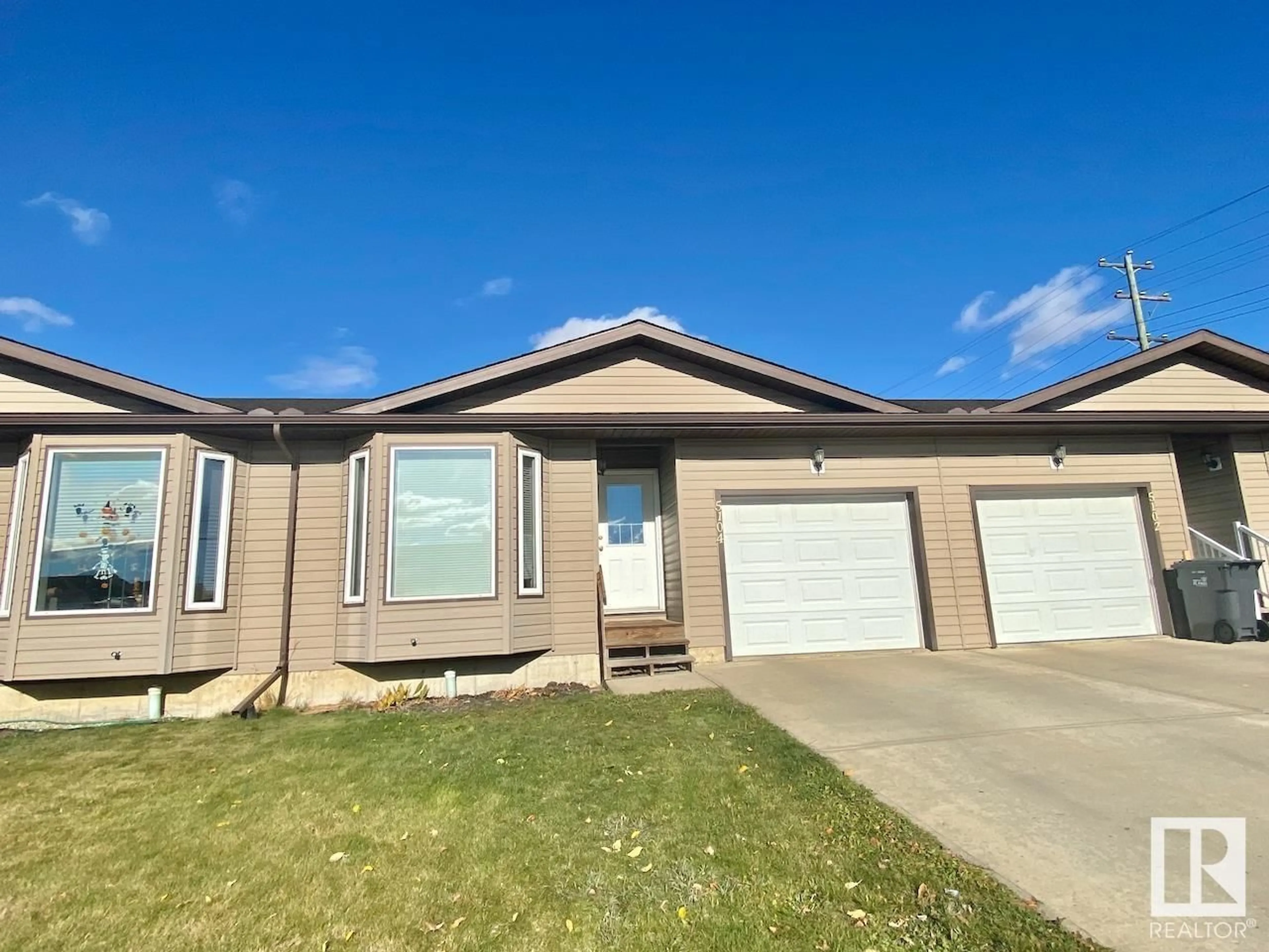 Home with vinyl exterior material, street for 5104 51 AV, St. Paul Town Alberta T0A3A0