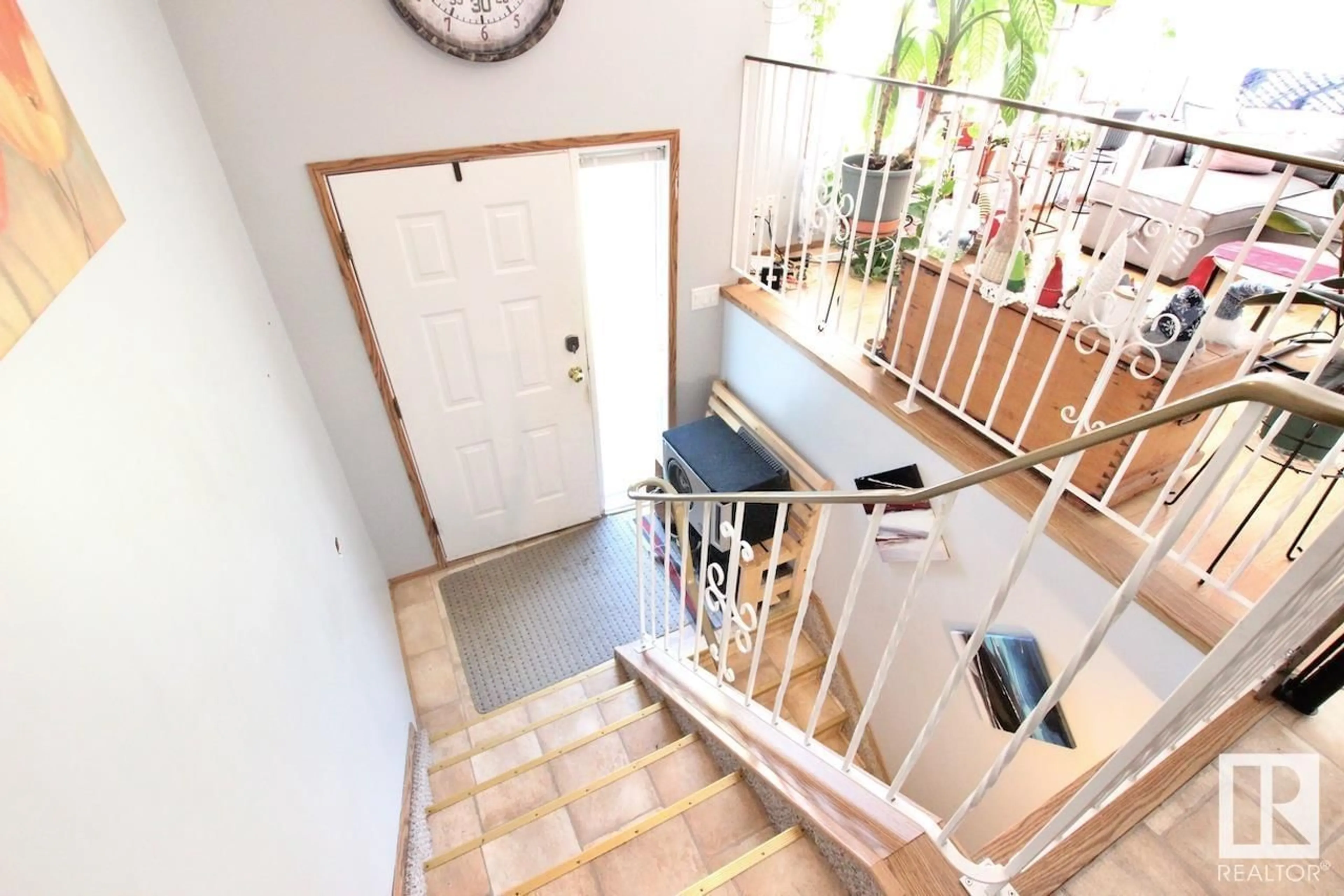 Indoor foyer for 5110 -5112 48 AV, St. Paul Town Alberta T0A3A0