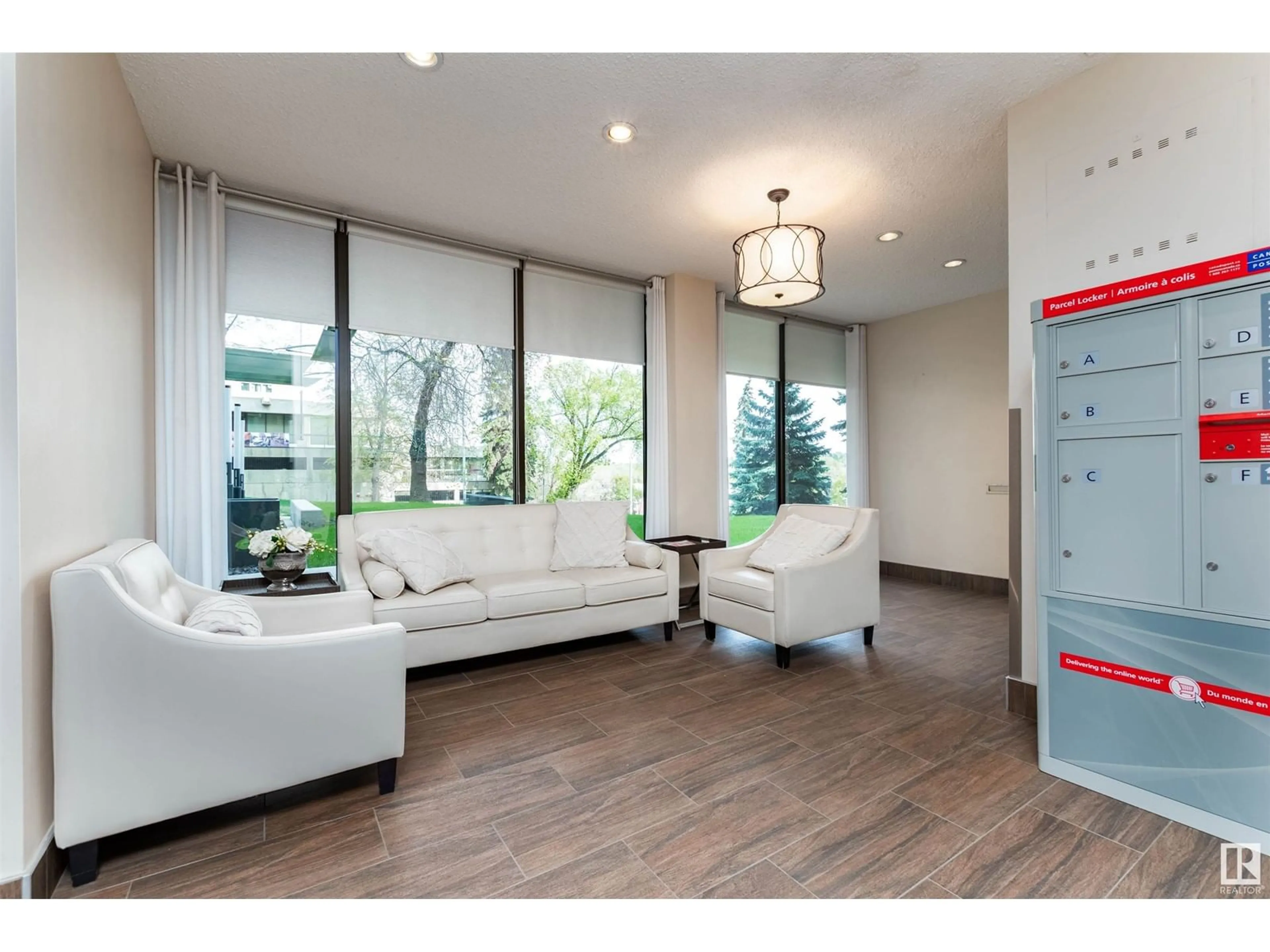 Indoor foyer for 1204 - 9808 103 ST, Edmonton Alberta T5K2G4