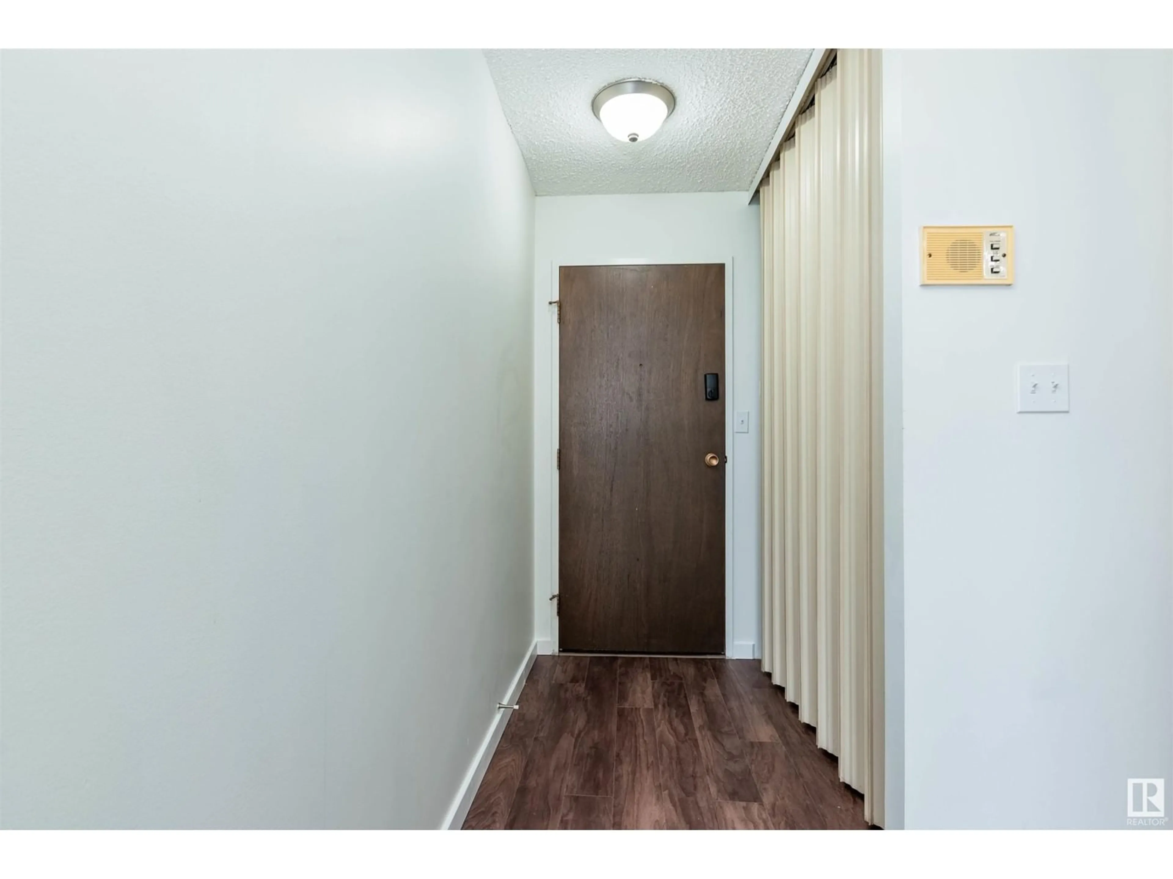 Indoor entryway for 1204 - 9808 103 ST, Edmonton Alberta T5K2G4