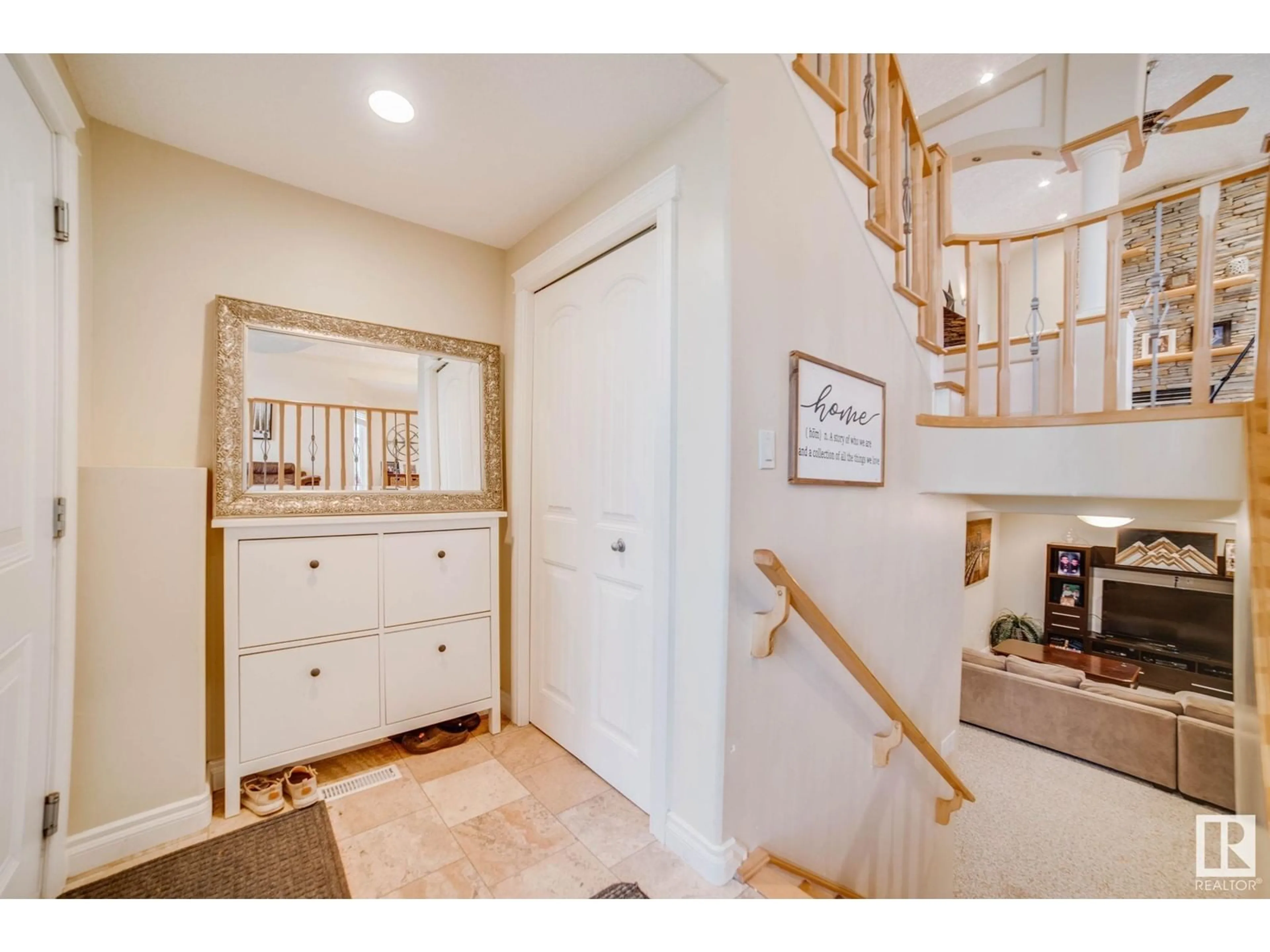 Indoor entryway for 5141 54 AV, Redwater Alberta T0A2W0
