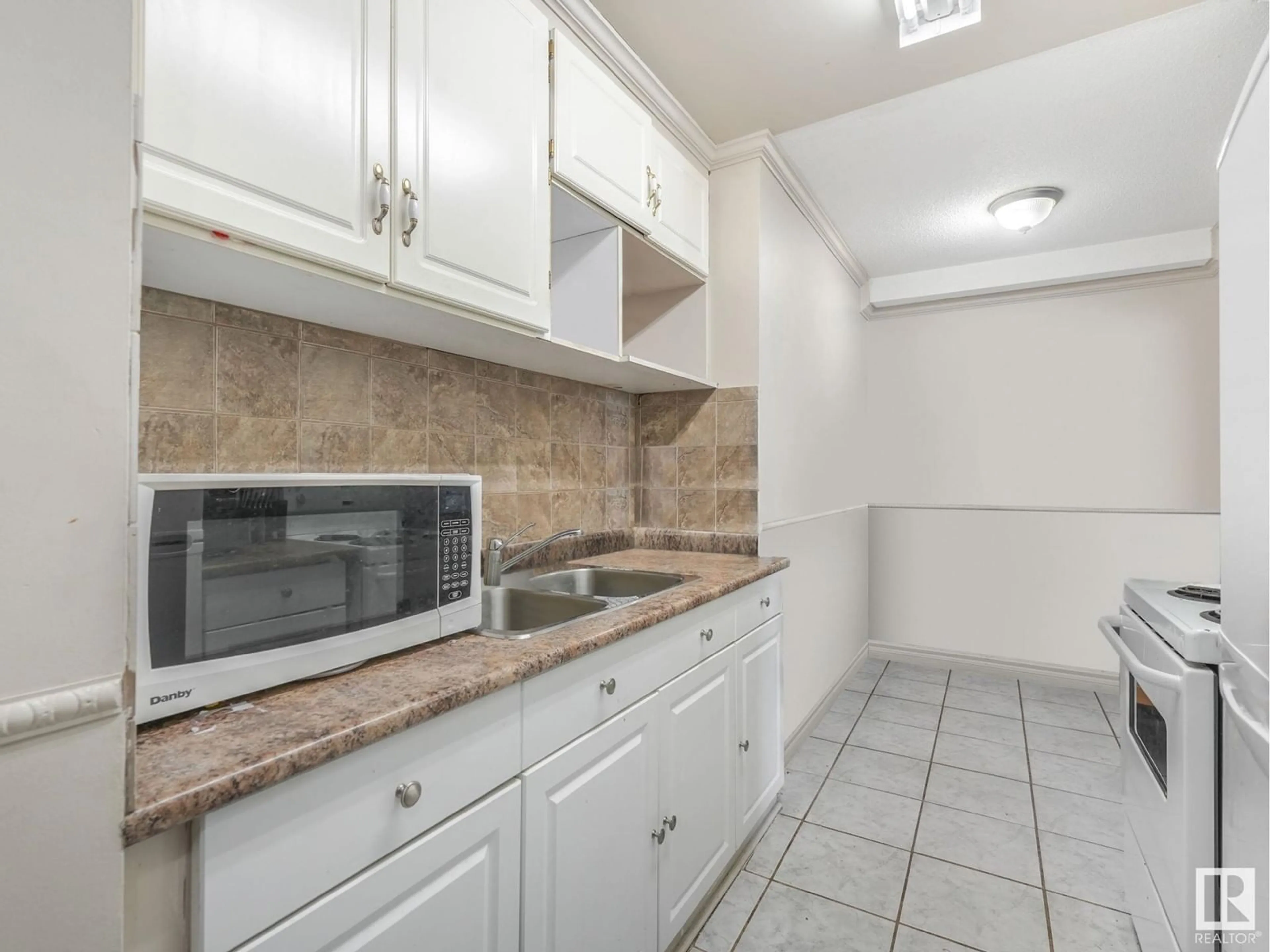 Standard kitchen, ceramic/tile floor for 8B - 13230 FORT RD, Edmonton Alberta T5A1C2