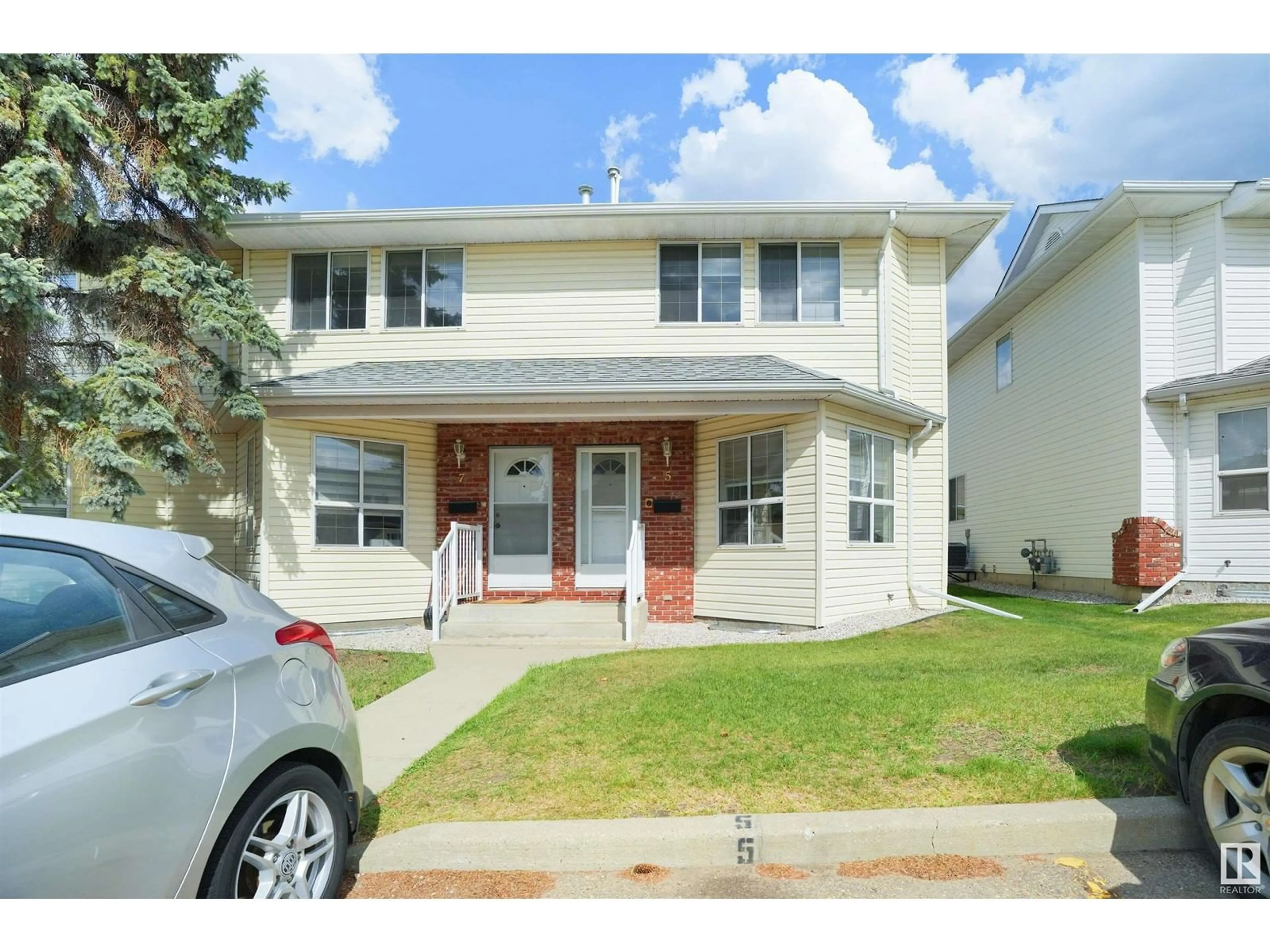 Home with vinyl exterior material, street for #5 - 1033 YOUVILLE DR, Edmonton Alberta T6L6V9