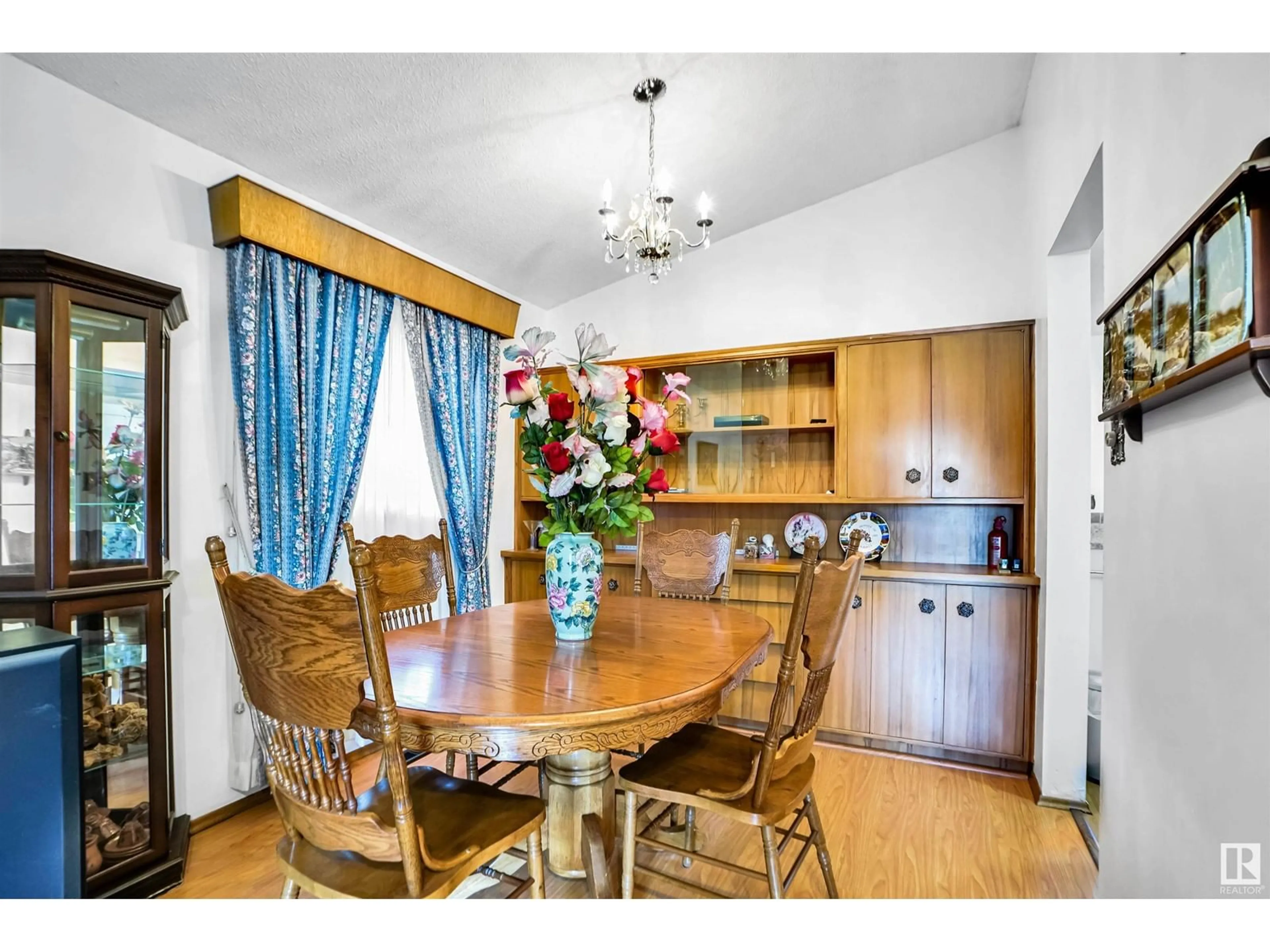 Dining room, wood/laminate floor for NW - 14015 74 ST, Edmonton Alberta T5C0H1