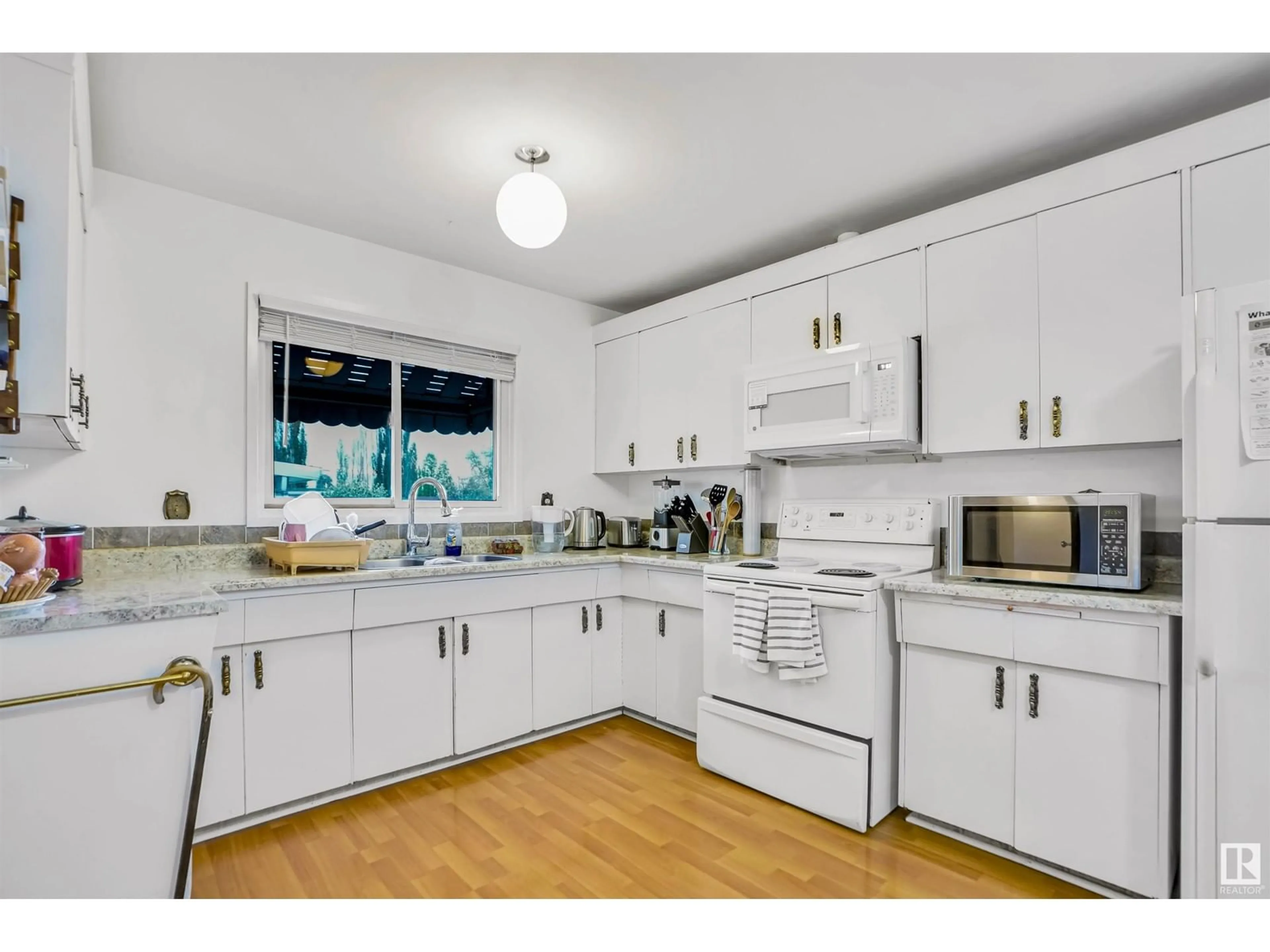 Standard kitchen, unknown for NW - 14015 74 ST, Edmonton Alberta T5C0H1