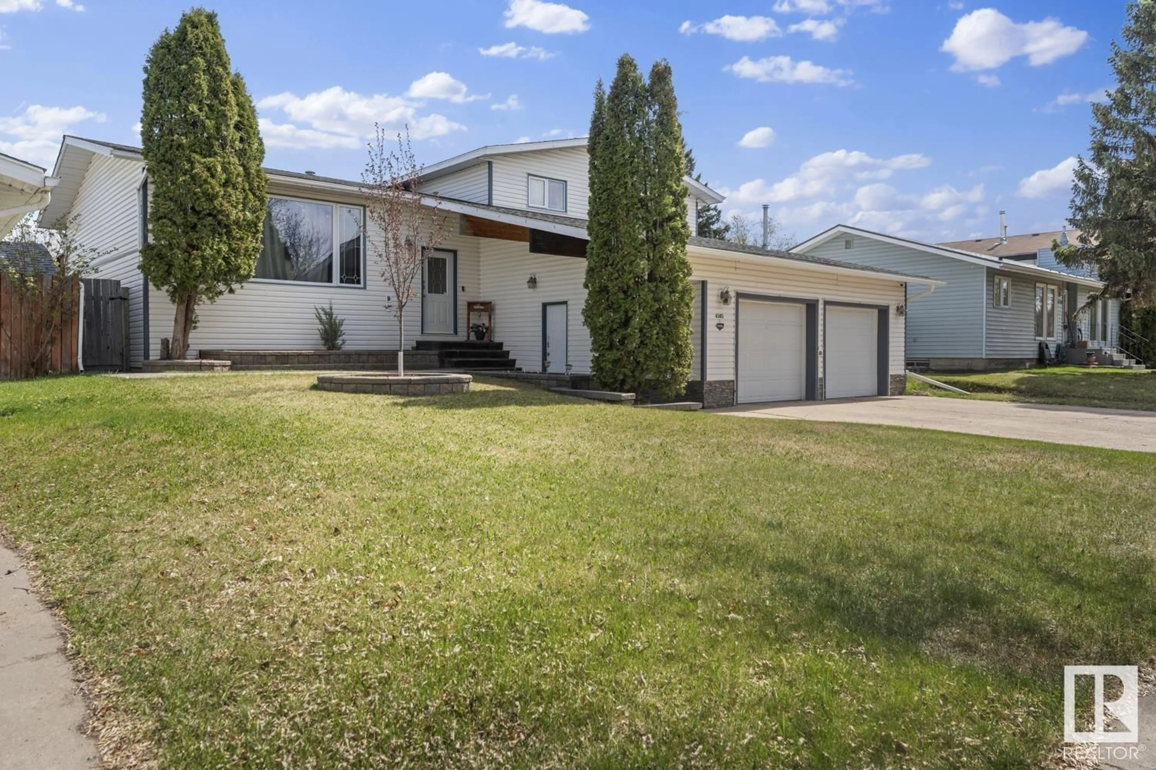 A pic from outside/outdoor area/front of a property/back of a property/a pic from drone, street for 4505 41A STREET, Bonnyville Town Alberta T9N1J5