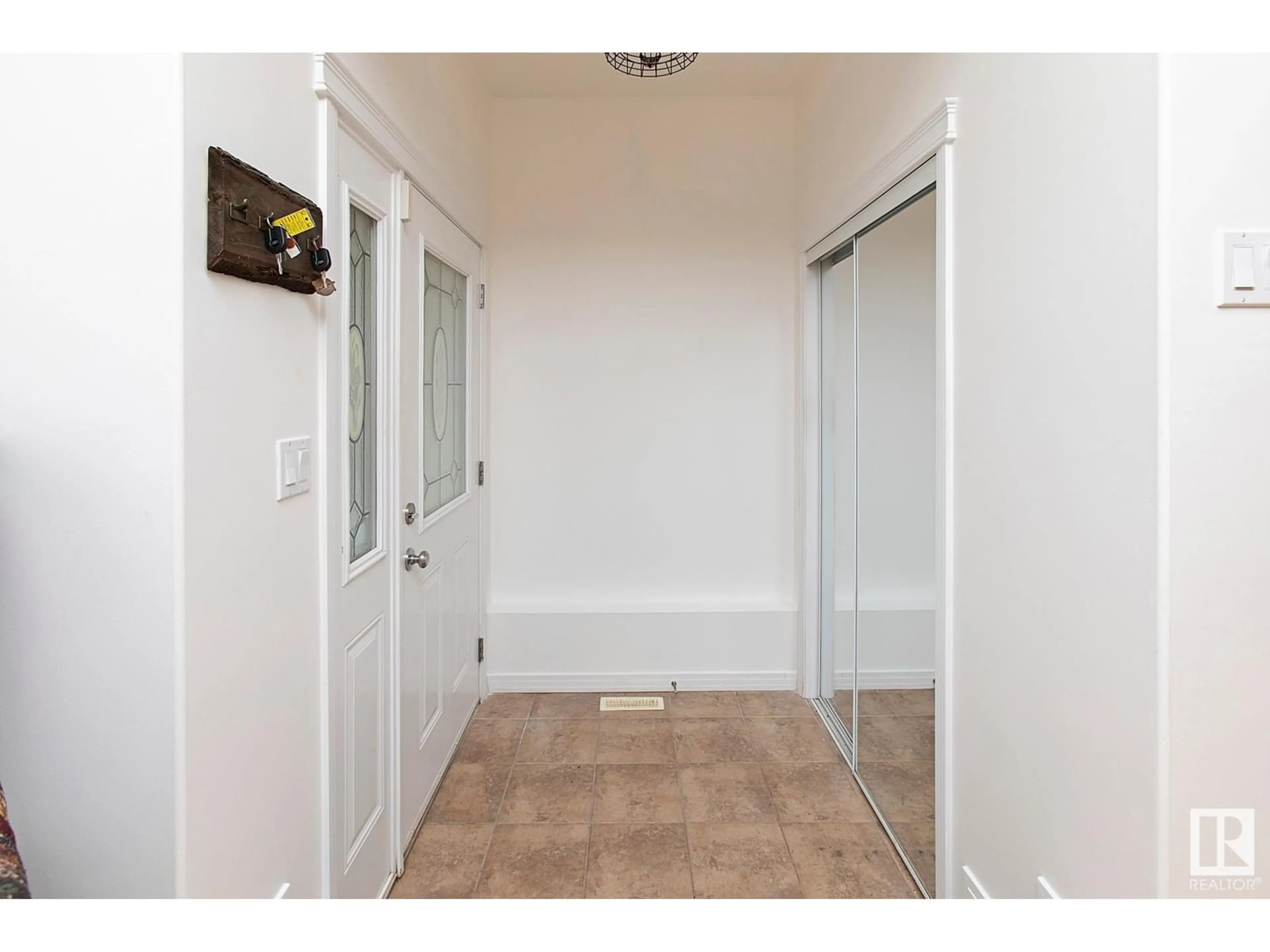 Indoor entryway for NW - 11820 40 ST, Edmonton Alberta T5W2K8