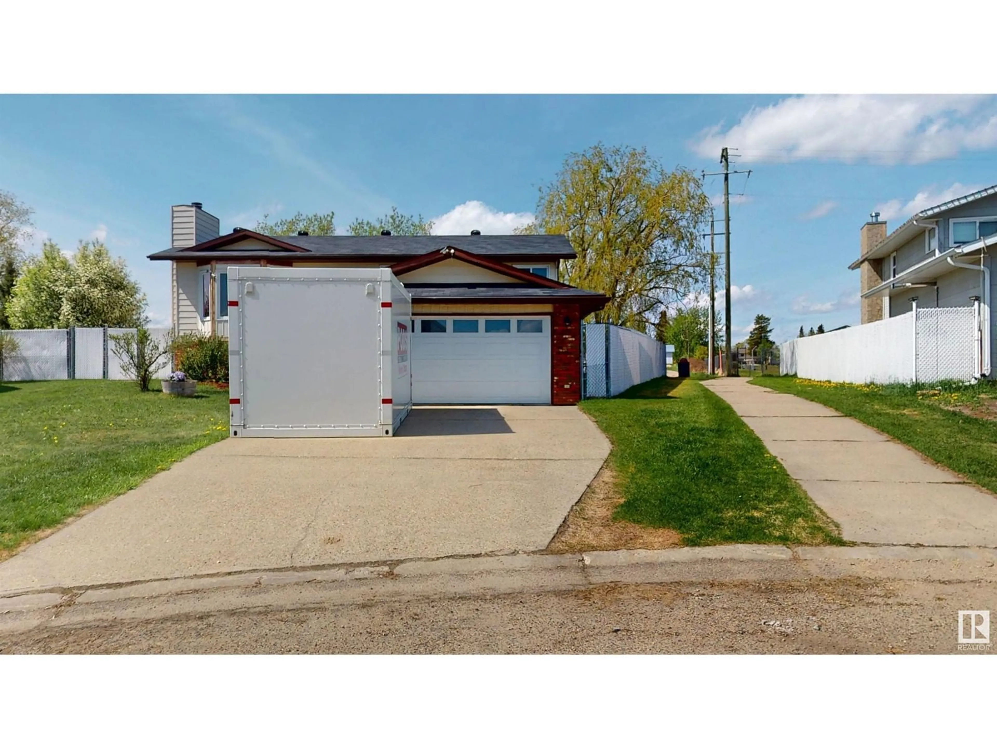 Home with vinyl exterior material, street for 4121 48 AV, Drayton Valley Alberta T7A1E7