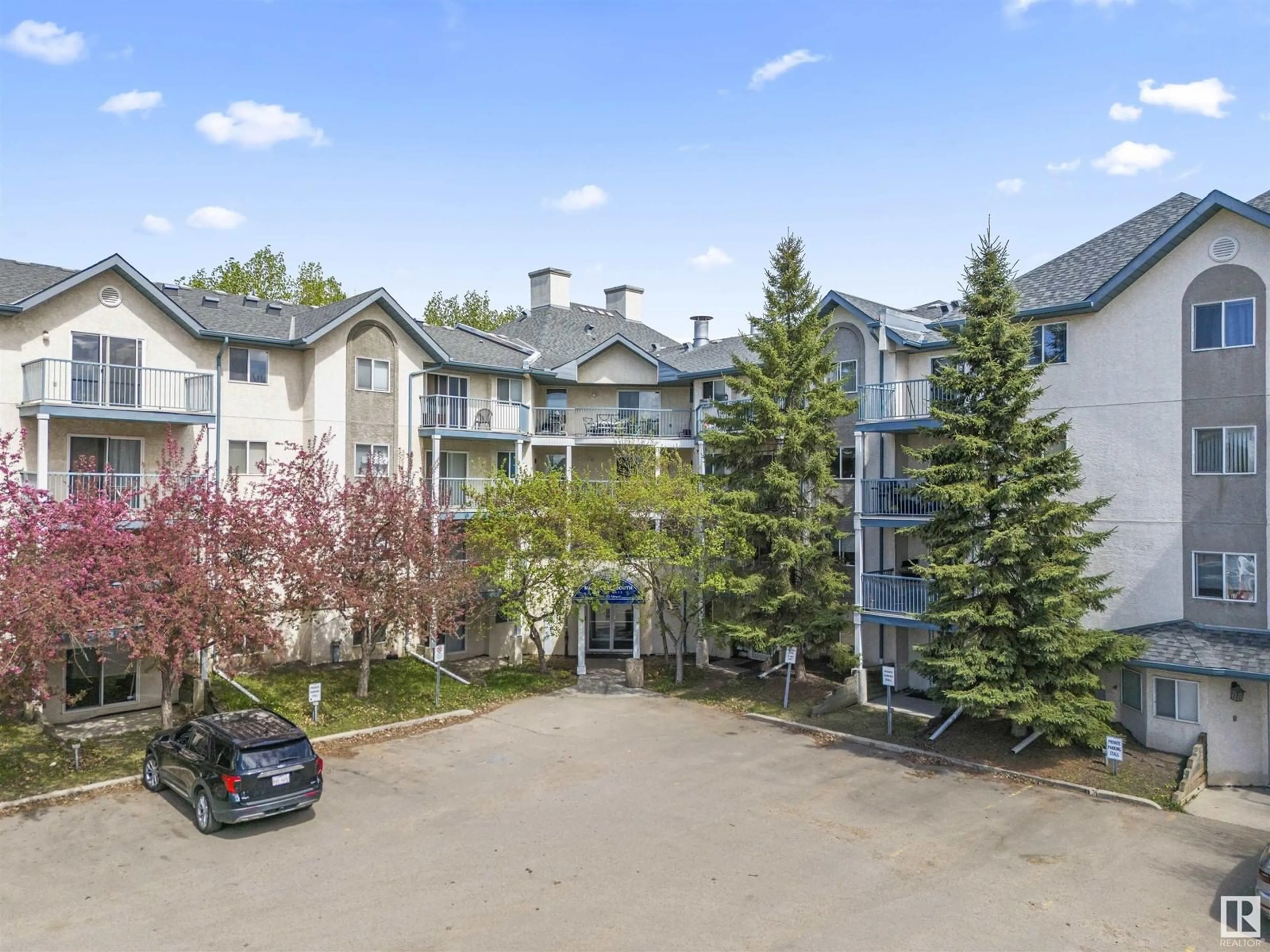 A pic from outside/outdoor area/front of a property/back of a property/a pic from drone, mountain view for 129 - 2520 50 ST, Edmonton Alberta T6L7A8