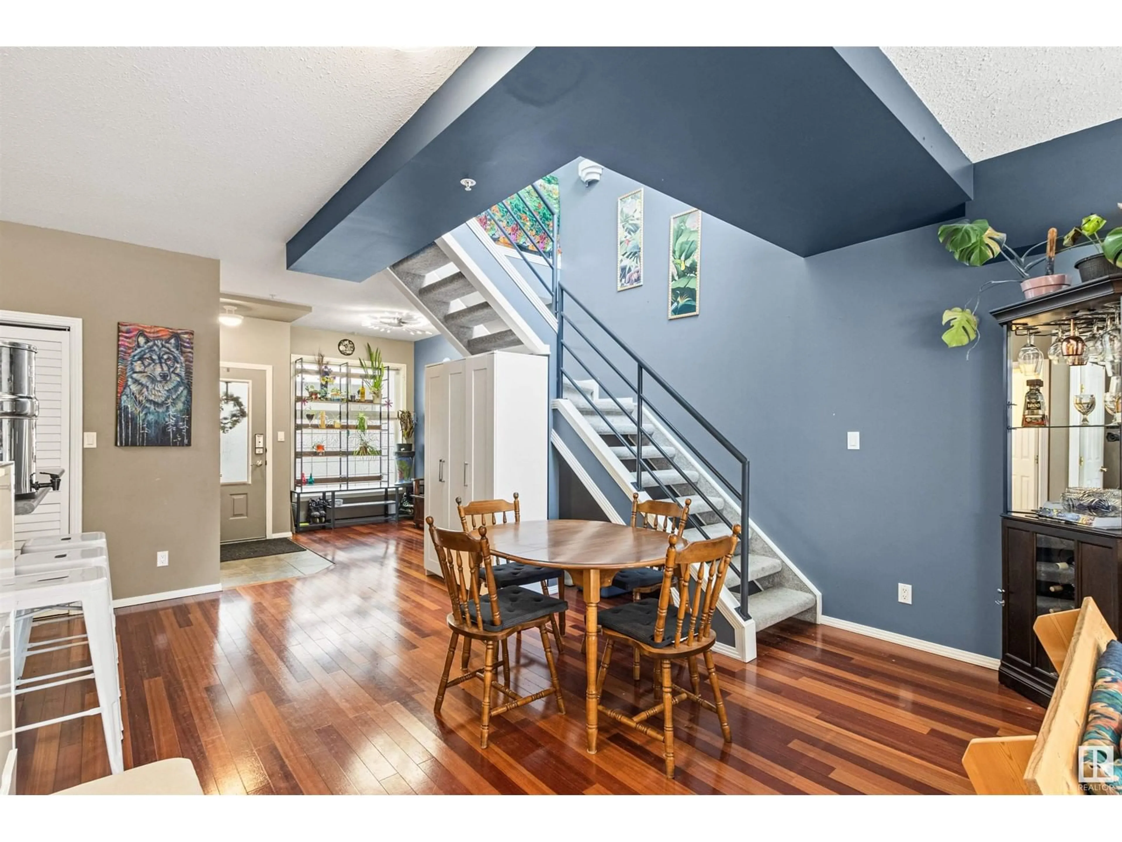 Indoor entryway for 417 - 10717 83 AV, Edmonton Alberta T6E2E5