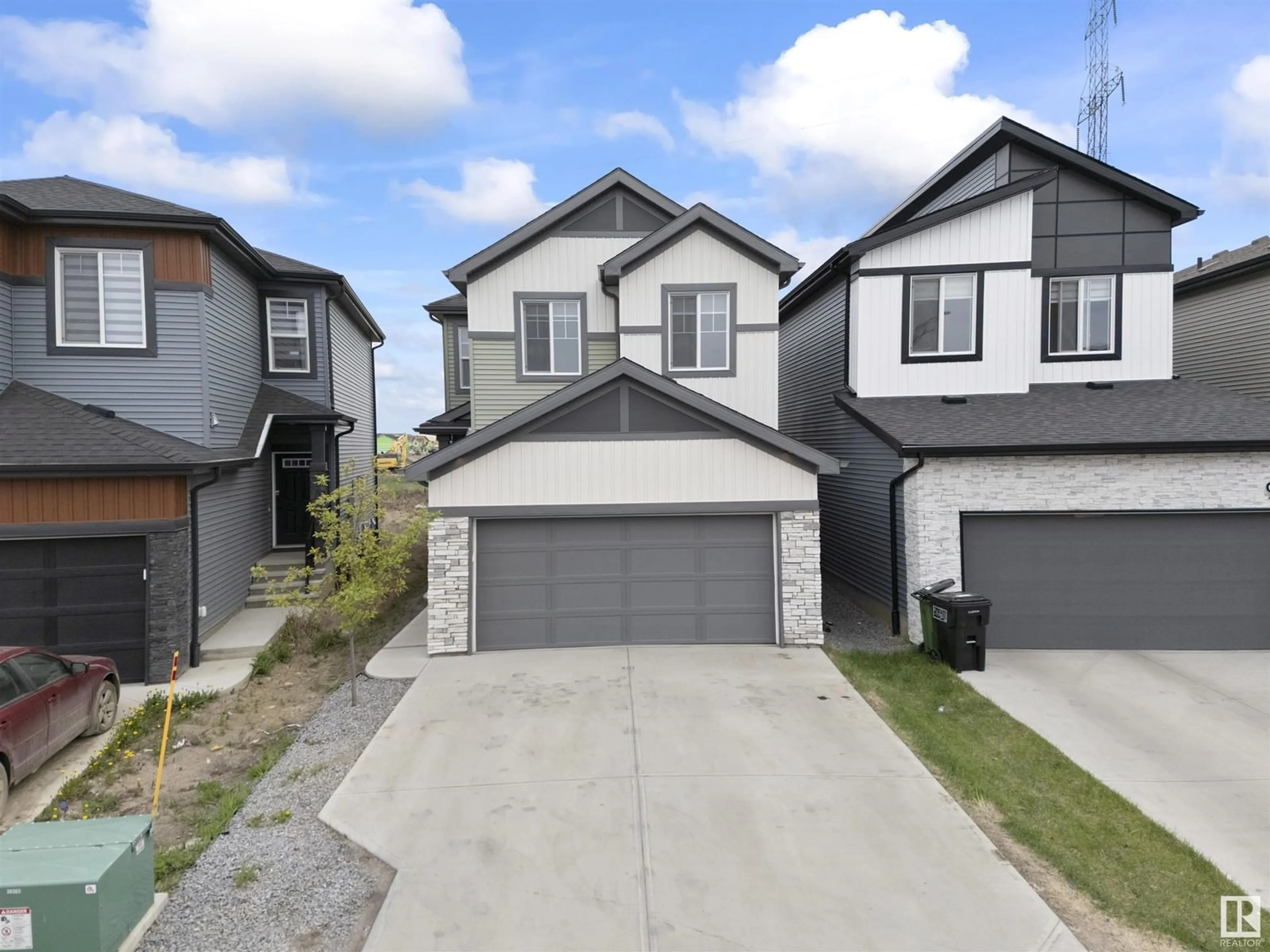 A pic from outside/outdoor area/front of a property/back of a property/a pic from drone, street for 9413 PEAR CR, Edmonton Alberta T6X2Z4
