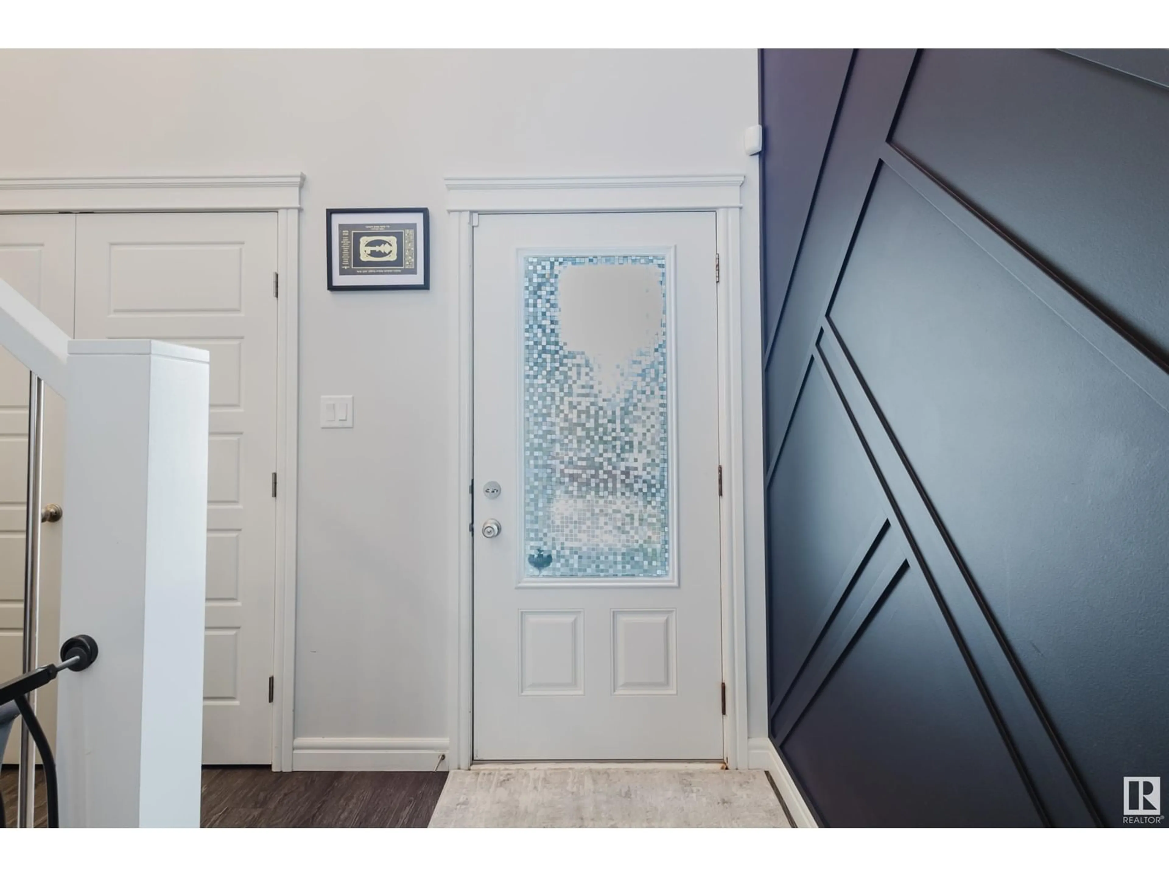 Indoor entryway for 1958 GRAYDON HILL SW, Edmonton Alberta T6W4C6